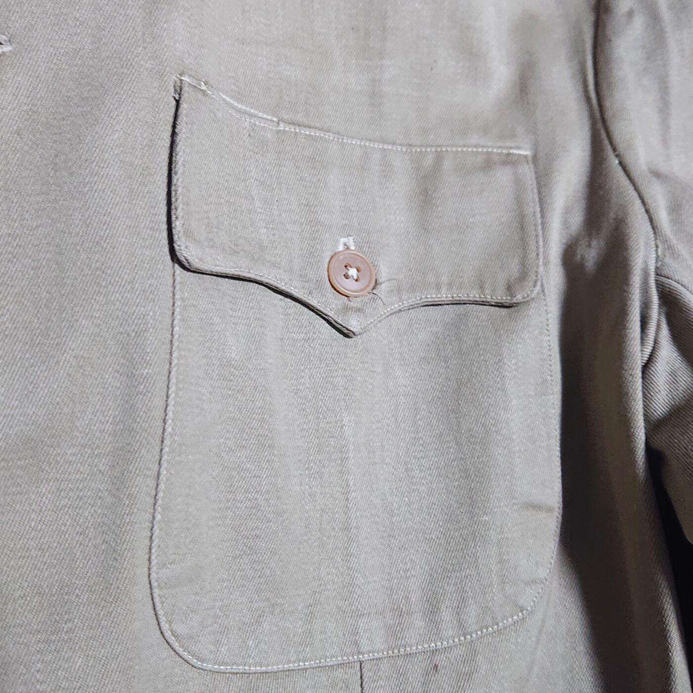 【第肆場】近代勋奖章徽章服饰杂项专场 【老兵凋零】委员长侍从武官出席蒋中正国葬军中山服ㄧ黑纱带依条例准许永久保留