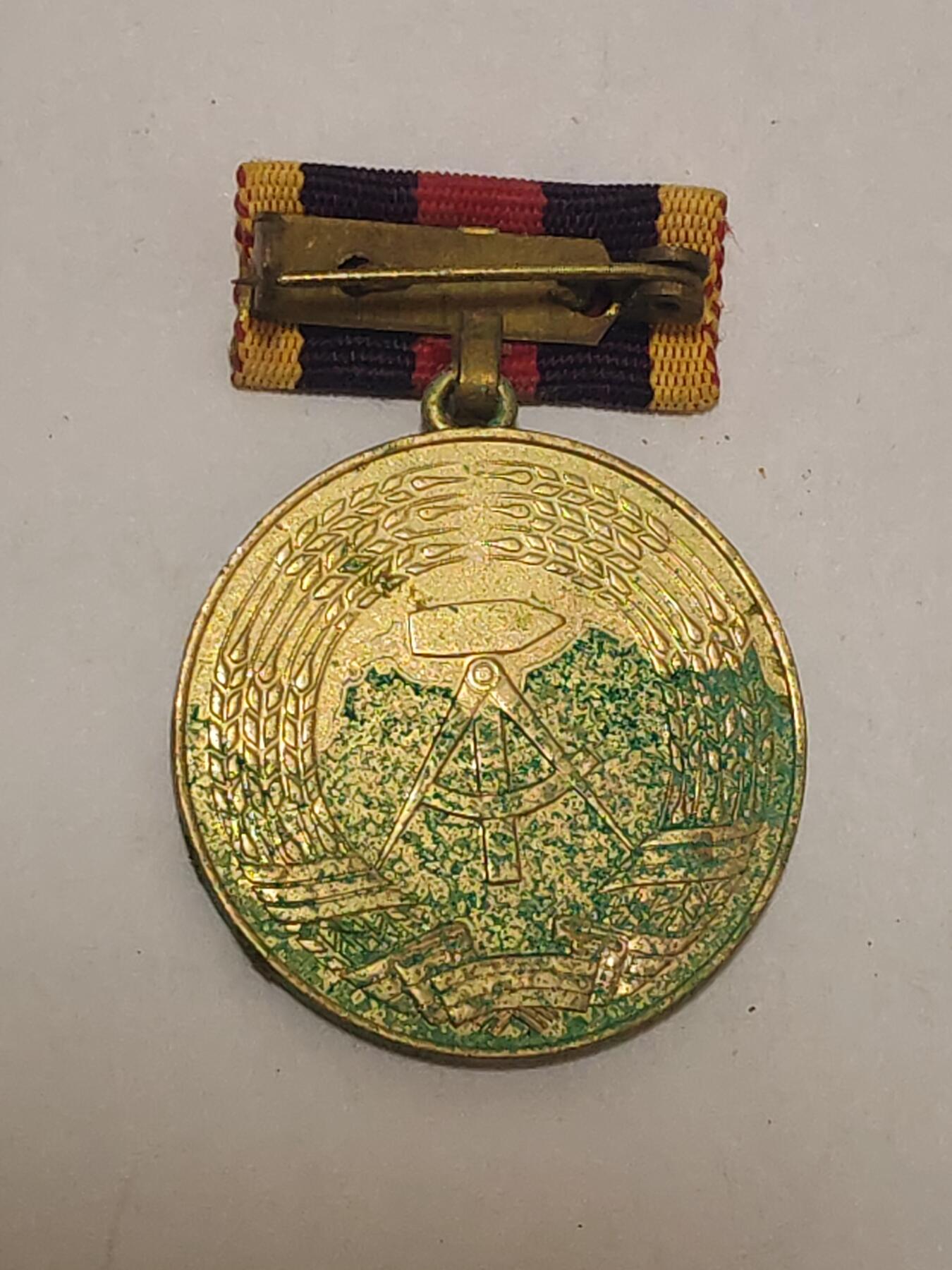 韵星假日拍卖第三十四期 -- Rimey Holidays Auction 34 民主德国金级消防忠诚服务奖章