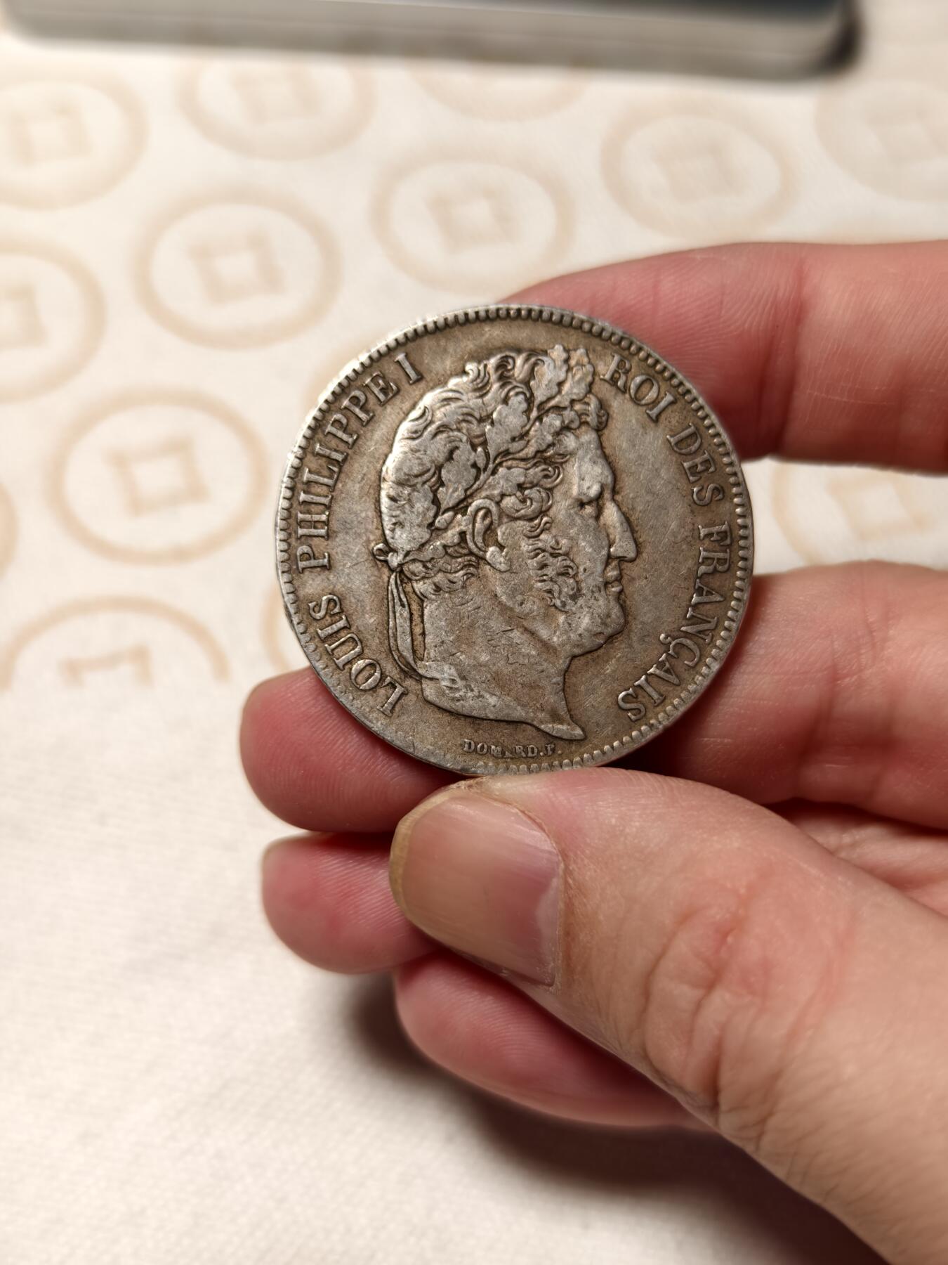 抚柳草堂-第五期章牌钱币（元旦欢庆场） 奖章勋章限时免佣 满百包邮 放漏专场 1834法国菲利普一世5法郎银币 重25g  老包浆整体状态不错 被低估的品种