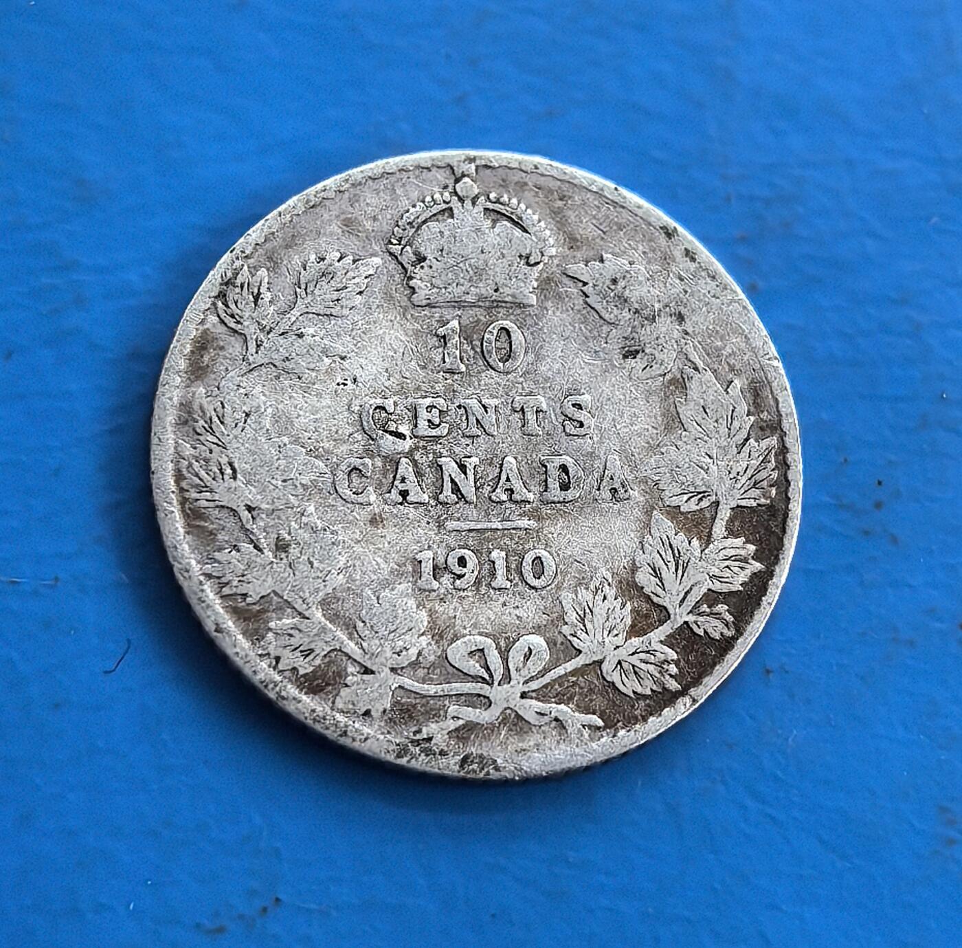 外国优质老铜币高银银币，周六九点倒数截拍，满百包邮，持续收拍 加拿大1910 年 10 分银币，正面为爱德华七世肖像，背面枫叶环绕皇冠，尽显英属殖民印记。含.925 银，历经百年包浆厚重。作为爱德华七世在位末期发行的殖民货币，见证加拿大早期货币史与英联邦渊源，是钱币收藏中触摸历史的独特标的 。
