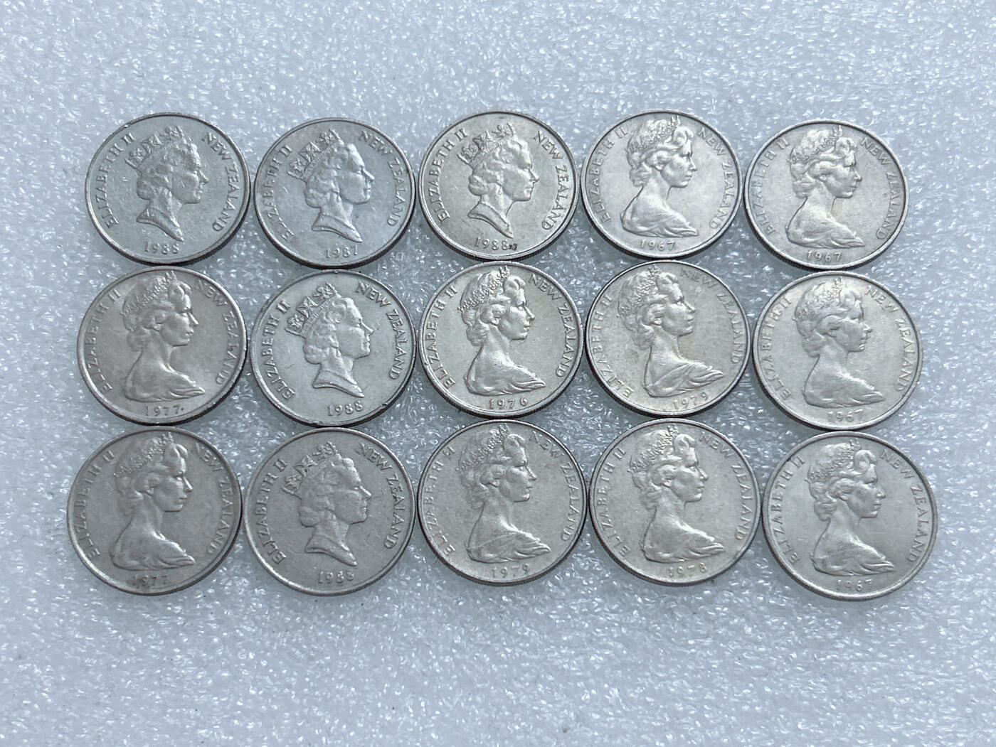 第一海外回流一元起拍收藏 散集专场  第285期 新西兰10分硬币 15枚 高冠女王版