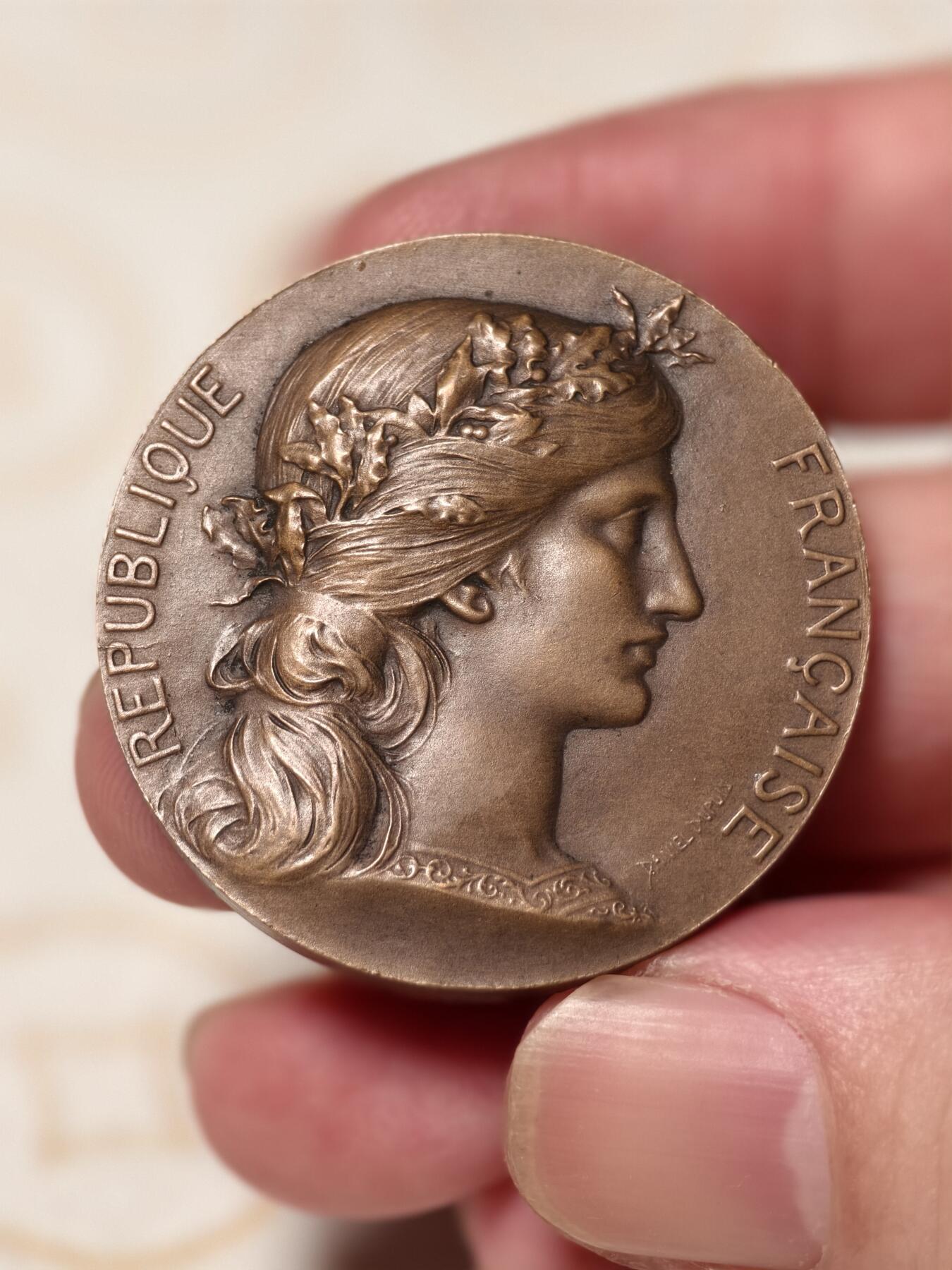 抚柳草堂-第五期章牌钱币（元旦欢庆场） 奖章勋章限时免佣 满百包邮 放漏专场 19世纪末-20世纪初法国玛丽安娜女神铜章 26.5克 35.9mm 丰饶角铜标