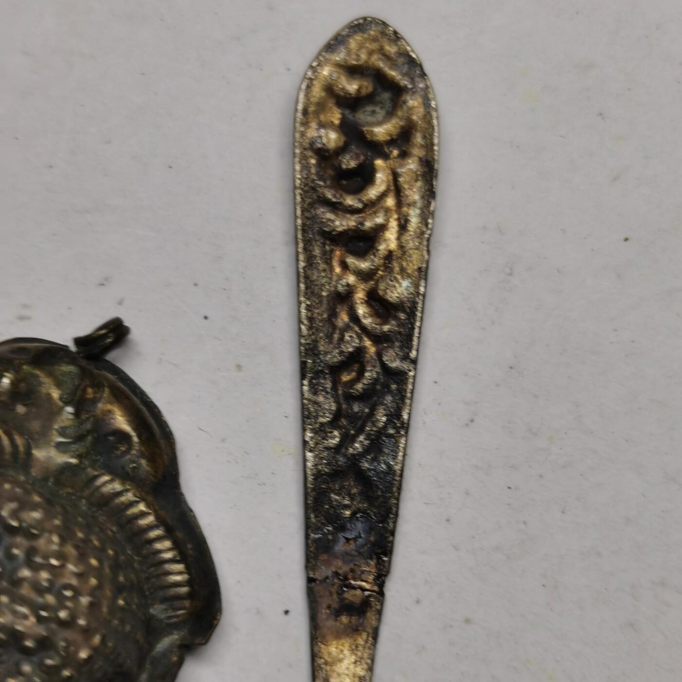 杂件专场92期 清代老银鎏金花纹发簪和铃铛