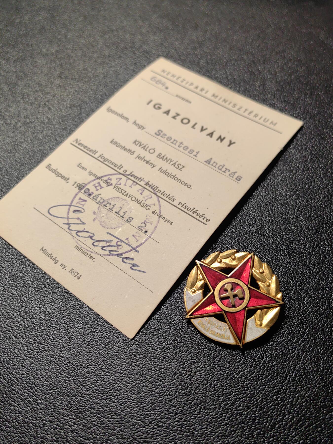 靖甫拍卖新拍第一场 匈牙利优秀矿工证章带证 铜真珐琅