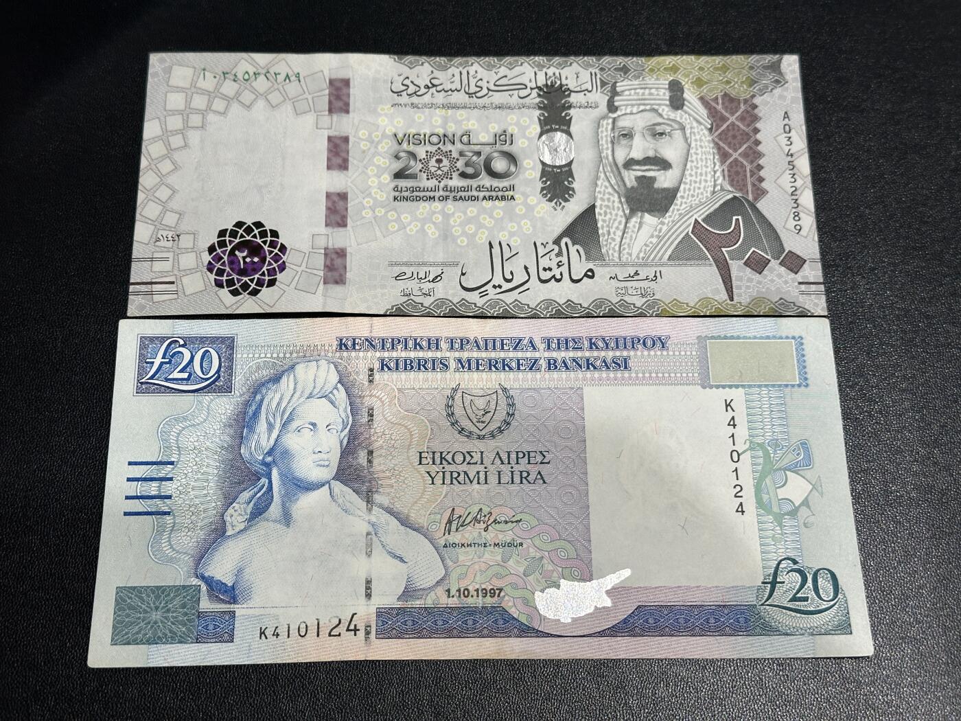 《外钞收藏家》第五百九十八期（2026年新年第一场）（本平台长期征集拍品、欢迎藏友们联系合作） 2021年萨特200 纪念钞+1997年塞浦路斯20 2张一起 非全新