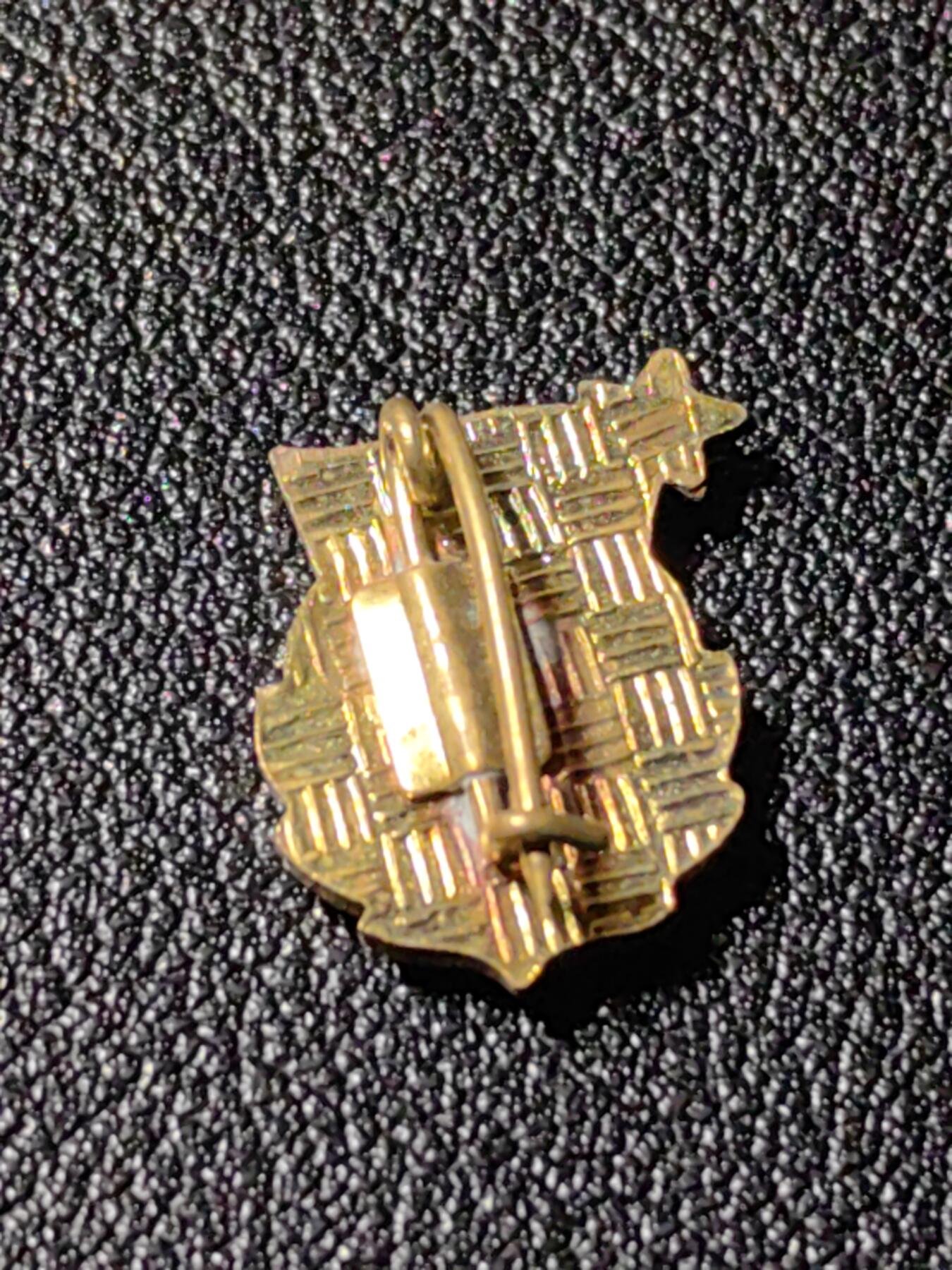 靖甫拍卖新拍第一场 匈牙利共青团10周年证章