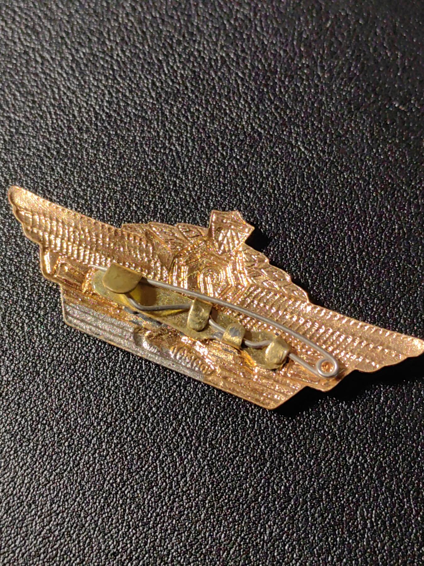 靖甫拍卖新拍第一场 古巴二级军官技能证章