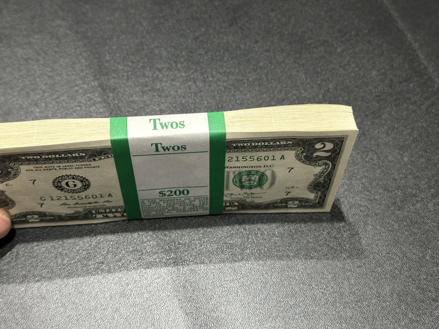 《外钞收藏家》第五百九十八期（2026年新年第一场）（本平台长期征集拍品、欢迎藏友们联系合作） 2013年美国小头版2美元 标准100连号 全新UNC 高位无47 尾601