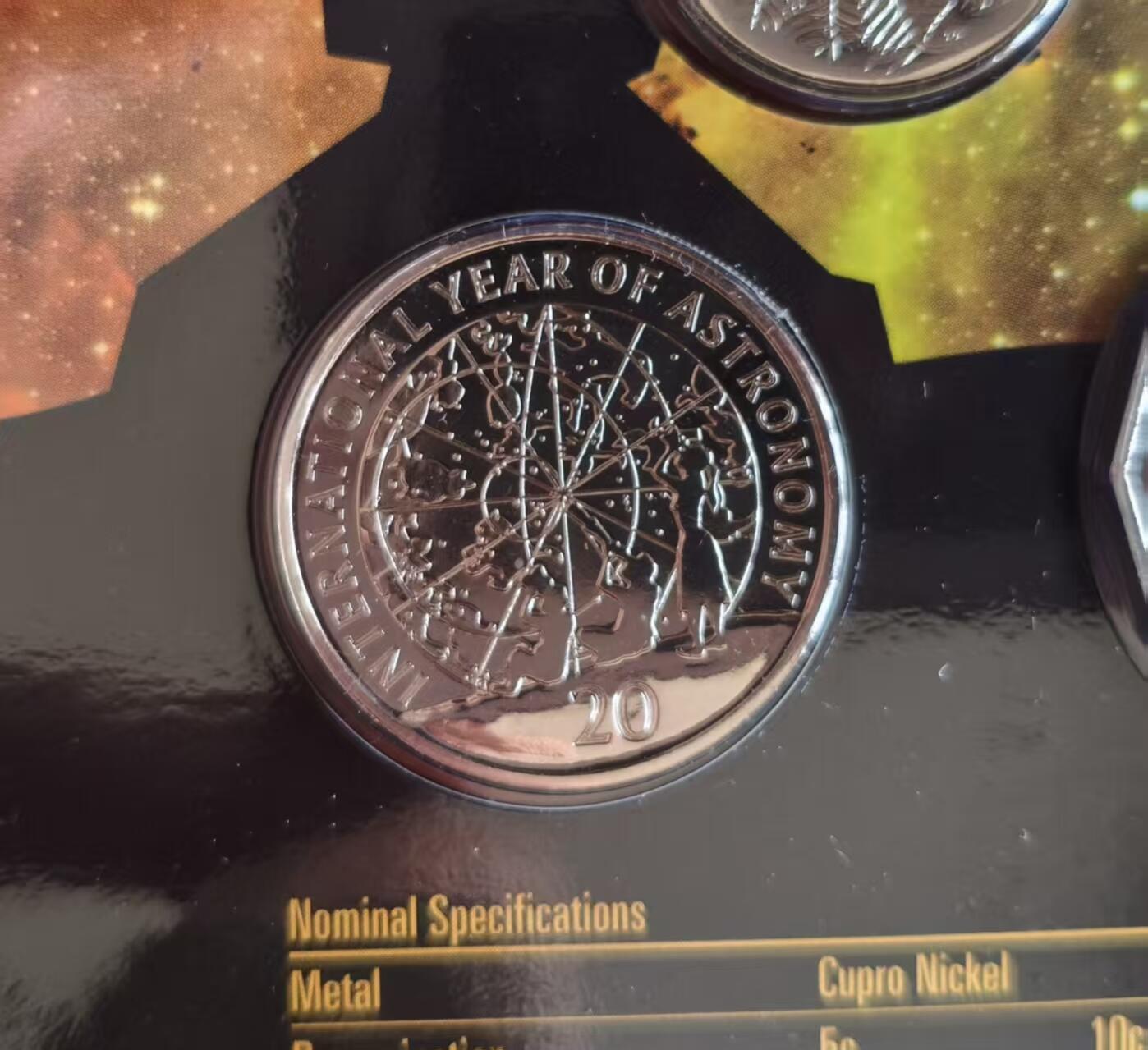 ❤️【币观天下】❤️ 第337期钱币拍卖- 2026.1.2周五晚上6点半场-长期征集拍品 澳大利亚2009年国际天文年MS 20分只在MS里封装，而一元则只在PS里才有，也许就是澳皇的套路