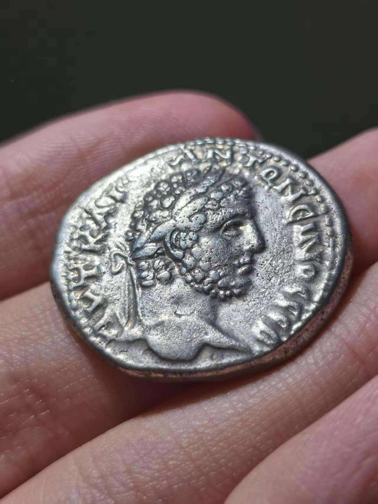 星盘世界钱币2026一月十日新年古典精品大拍 精彩纷呈 极美！ 罗马帝国叙利亚行省 公元198-217 暴君卡拉卡拉 四德拉克马16g高银银币，这个对于卡拉卡拉的行省四德来讲已经非常漂亮了