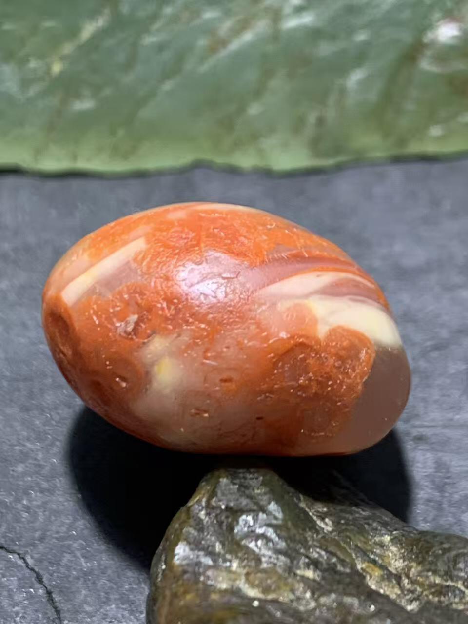 精美红白荔枝冻水冲籽川料南红玛瑙原石一颗