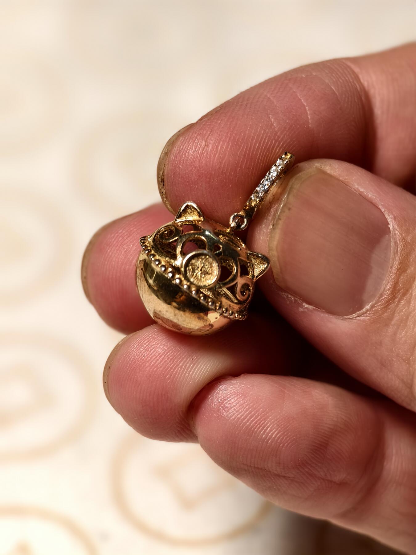 抚柳草堂-第五期章牌钱币（元旦欢庆场） 奖章勋章限时免佣 满百包邮 放漏专场 银质镀金小猪 重3.1g 镂空的工艺不错打标925 局部镀金有氧化