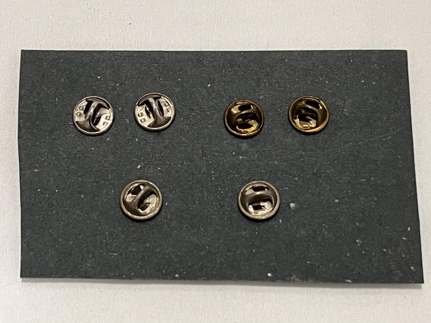 韵星假日拍卖第三十四期 -- Rimey Holidays Auction 34 空军飞行员荣誉徽章与领章一组