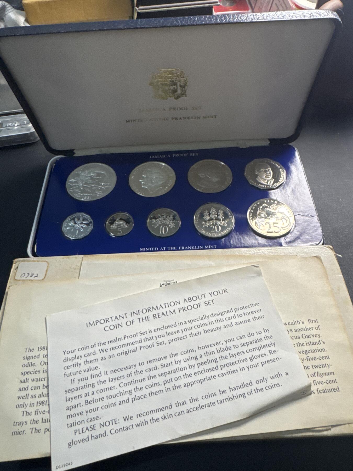 ❤️【币观天下】❤️ 第337期钱币拍卖- 2026.1.2周五晚上6点半场-长期征集拍品 牙买加1981年官方精制套币含2枚大银币42.8+41.6克925银