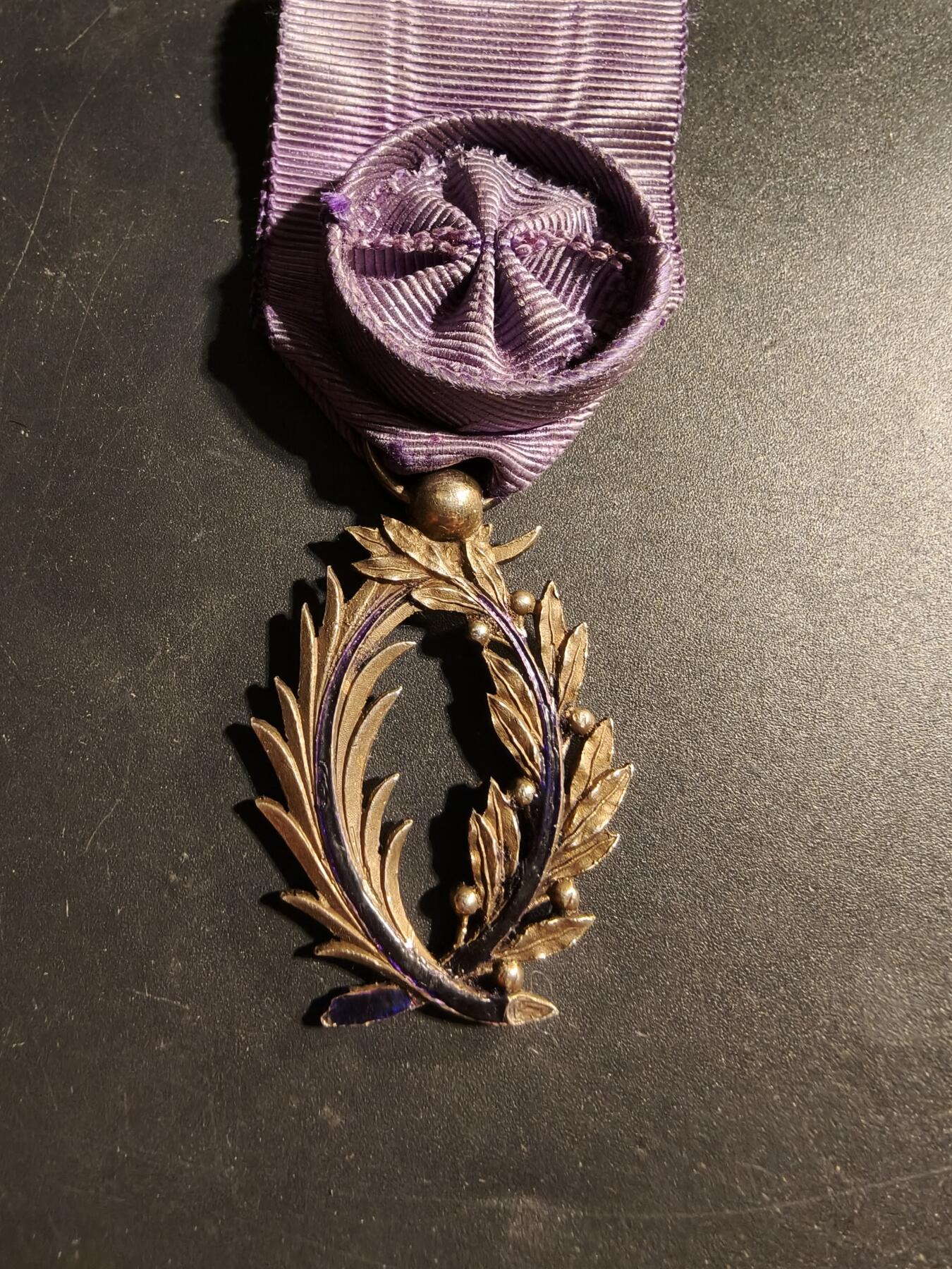 老王徽章第173期 法国军官级棕榈叶勋章    原盒