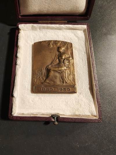 老王徽章第173期 - 法国伏拉热工厂成立百年方形大铜章      原盒     尺寸36×50mm     重量42.4g