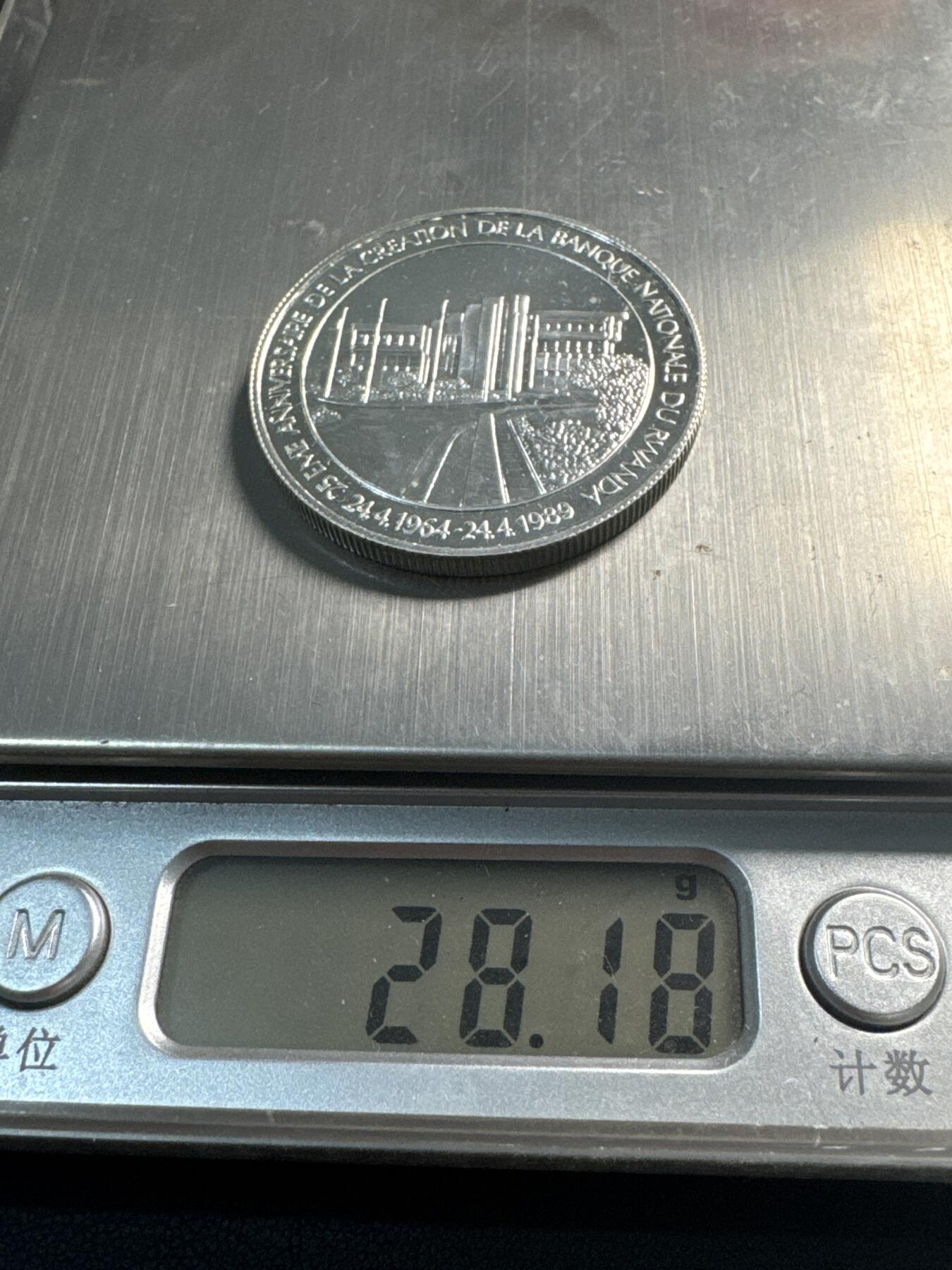 ❤️【币观天下】❤️ 第337期钱币拍卖- 2026.1.2周五晚上6点半场-长期征集拍品 卢旺达1989年100法郎国家银行成立25周年1盎司大银币