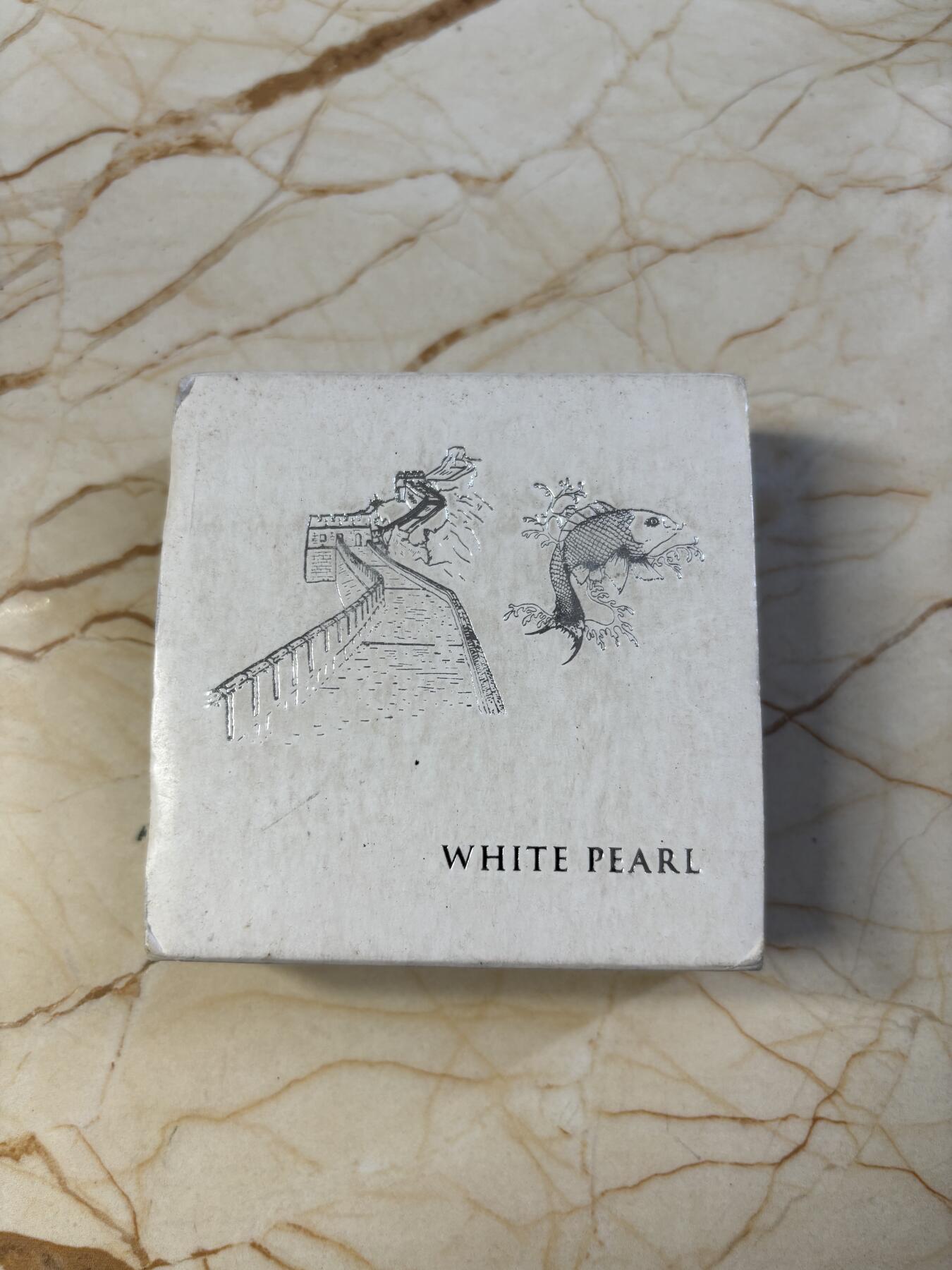 第186期拍卖 斐济2012年自然宝藏系列中空镶嵌中国白珍珠银币，999银，20克，发行999枚