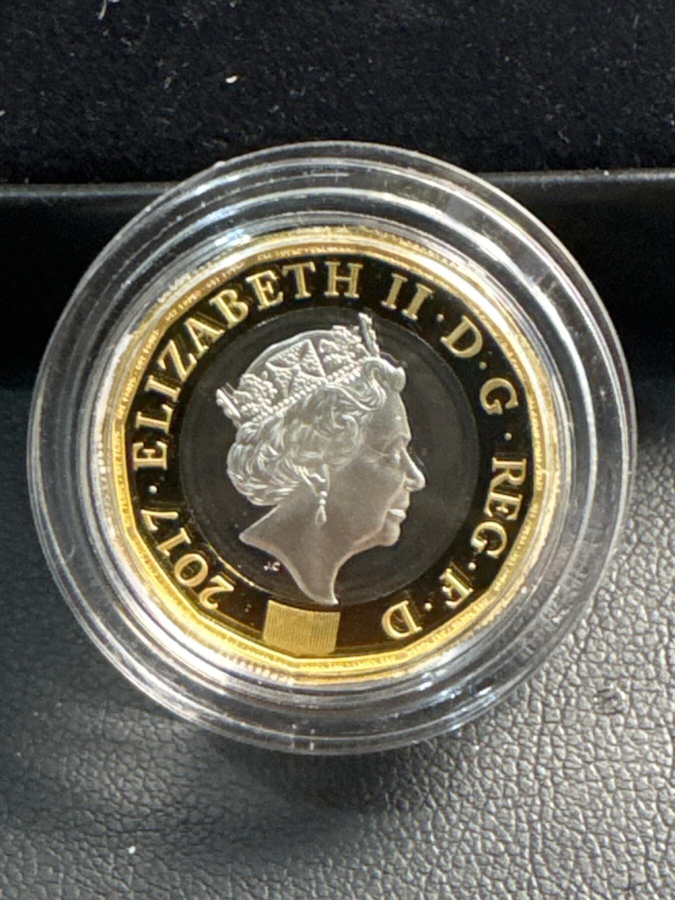 ❤️【币观天下】❤️ 第337期钱币拍卖- 2026.1.2周五晚上6点半场-长期征集拍品 英国2017年 首枚12边形1英镑镀金双色银币 盒证全