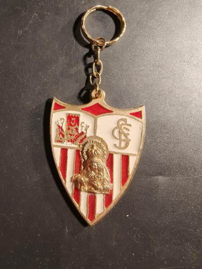 老王徽章第173期 - 西班牙西甲塞维利亚足球俱乐部钥匙扣    大尺寸50×60mm