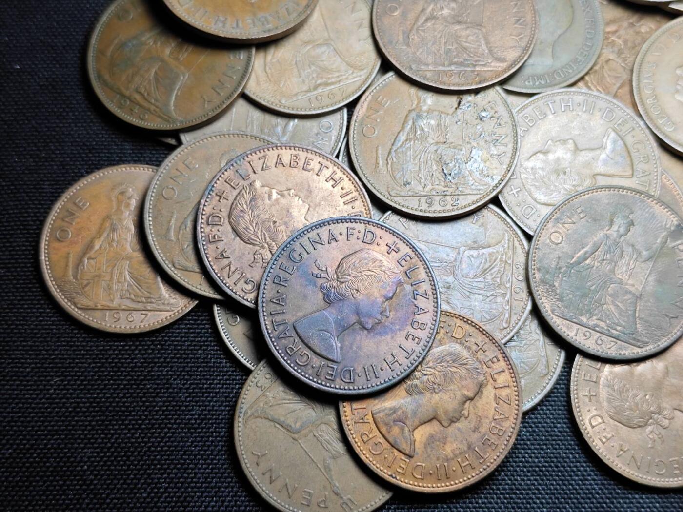 KK钱币收藏小铺 《套币 好品/批量散币专场》  2月预留时间 周末发货  英国1便士铜币一组117枚