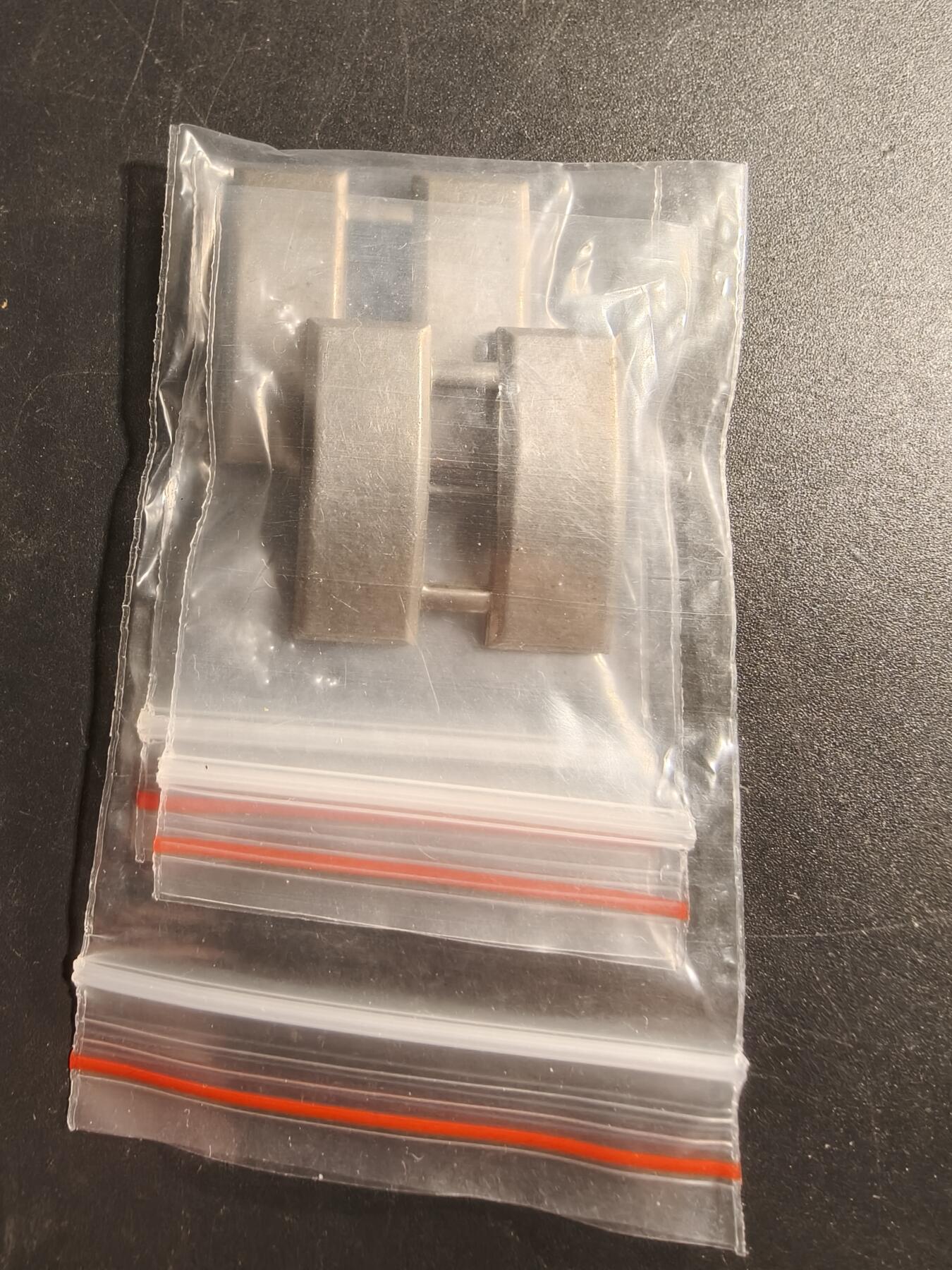 老王徽章第173期 美国陆军上尉金属军衔领章一组    二战时期横针版    带厂标