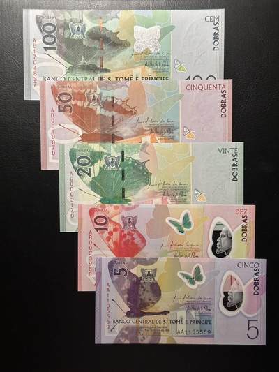 九十九场（喜迎元旦） - 2016年 圣多美与普林西比5张/枚 套钞，如图所示，号码非常好！