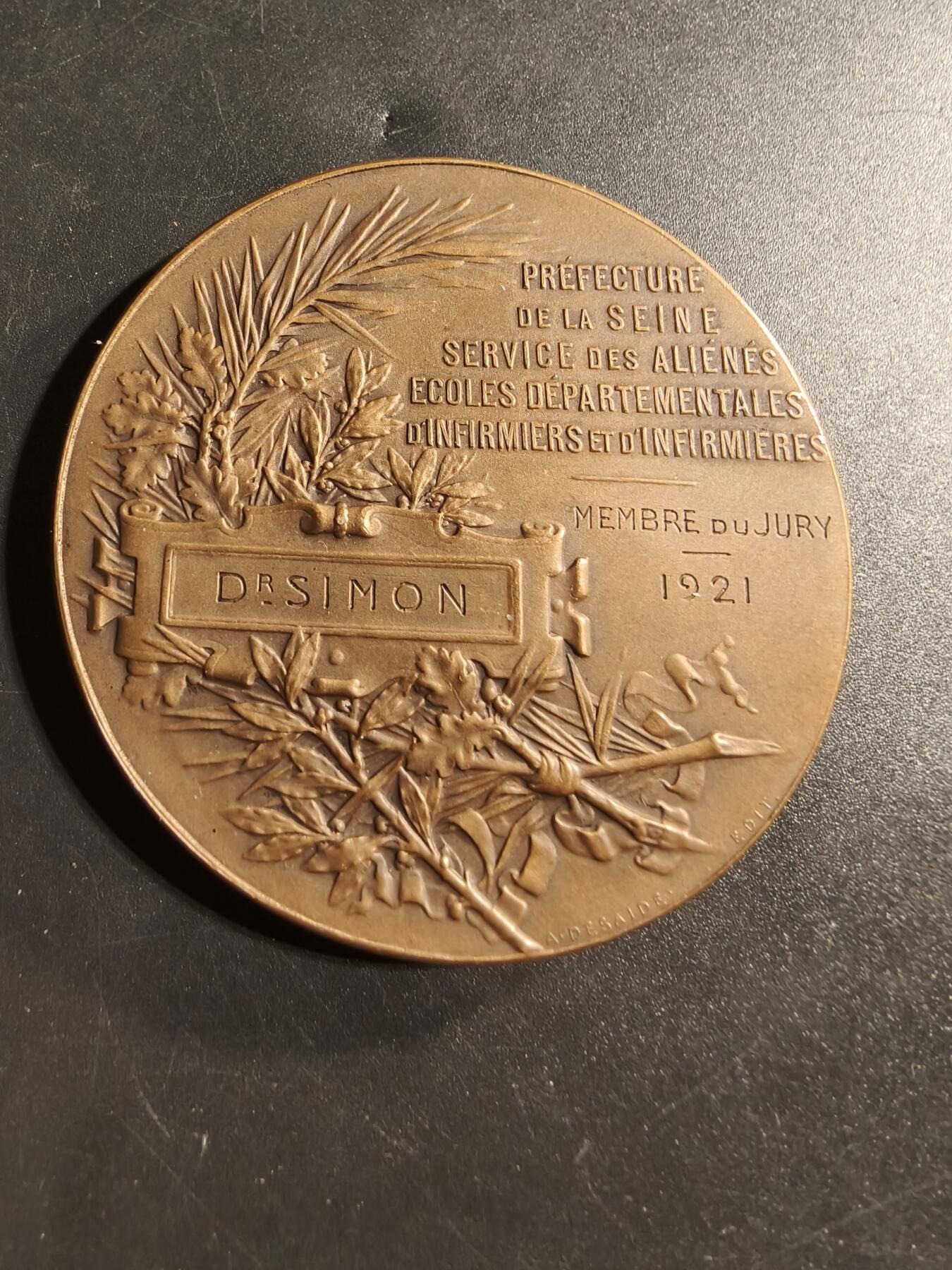 老王徽章第173期 法国塞纳省警察局大铜章    1925年颁发     自由帽玛丽安娜     直径59mm    重量92.5g