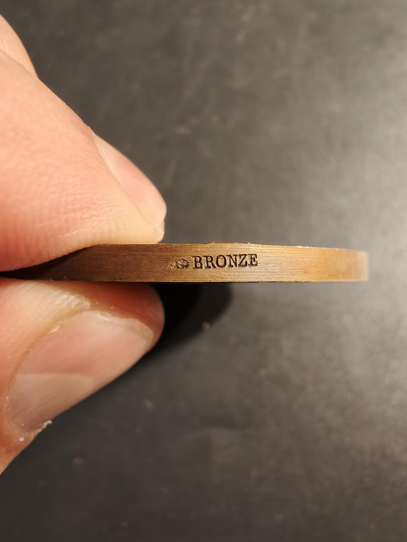 老王徽章第173期 法国农业部农业竞赛大铜章     原盒盒子有损     大师阿尔菲·杜布瓦作品     直径50mm      重量62.6g