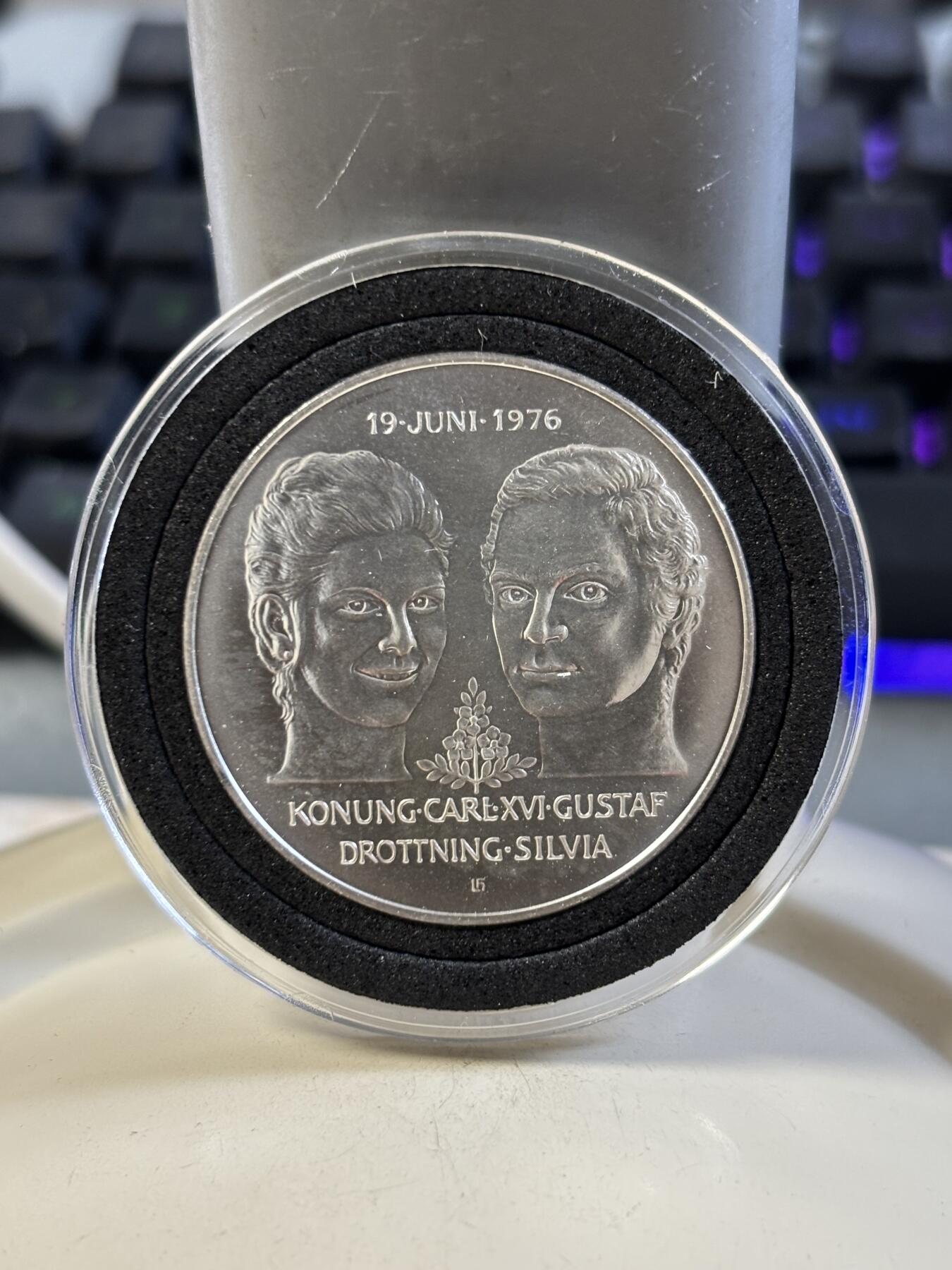 第186期拍卖 卡尔十六世古斯塔夫皇室婚礼50克朗纪念银币，925银，27.03克，银价454