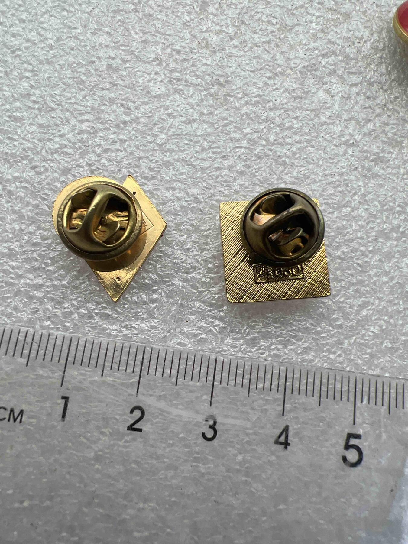 真品像章、纪念章 真品像章、纪念章