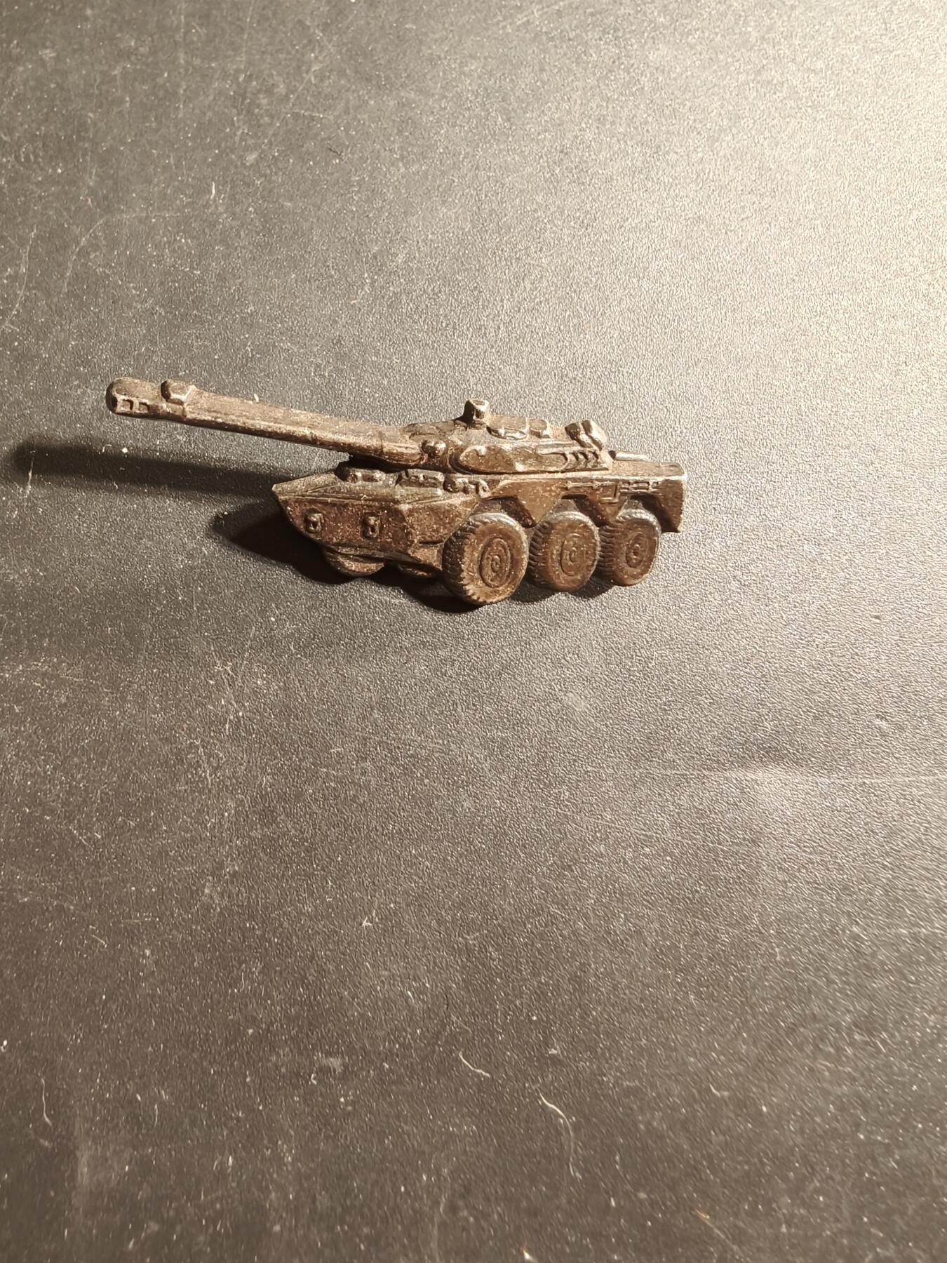 老王徽章第173期 法国AMX-10RC装甲侦察车证章