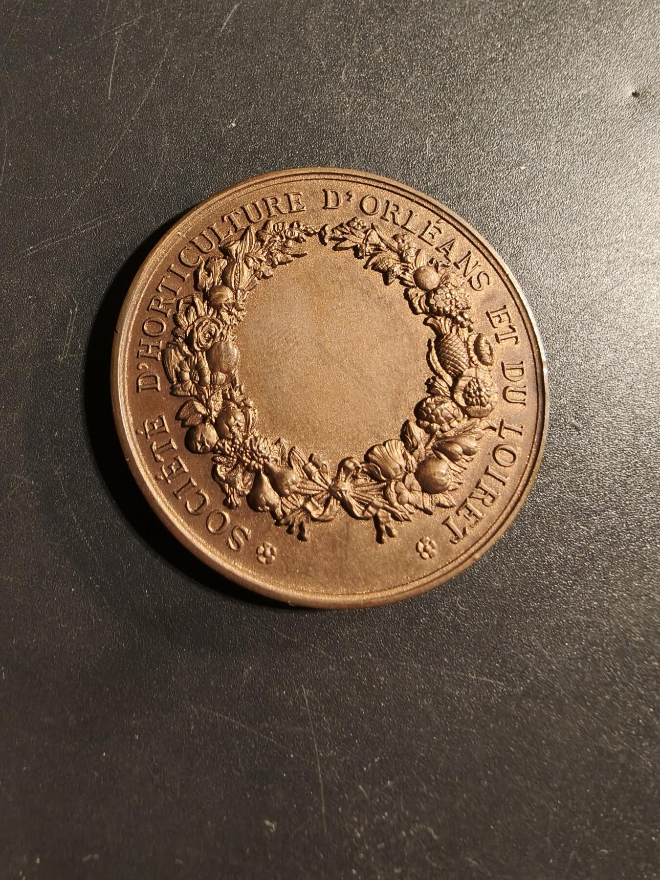 老王徽章第173期 法国北部园艺和工人花园协会大铜章     原盒      直径41mm    重量30g