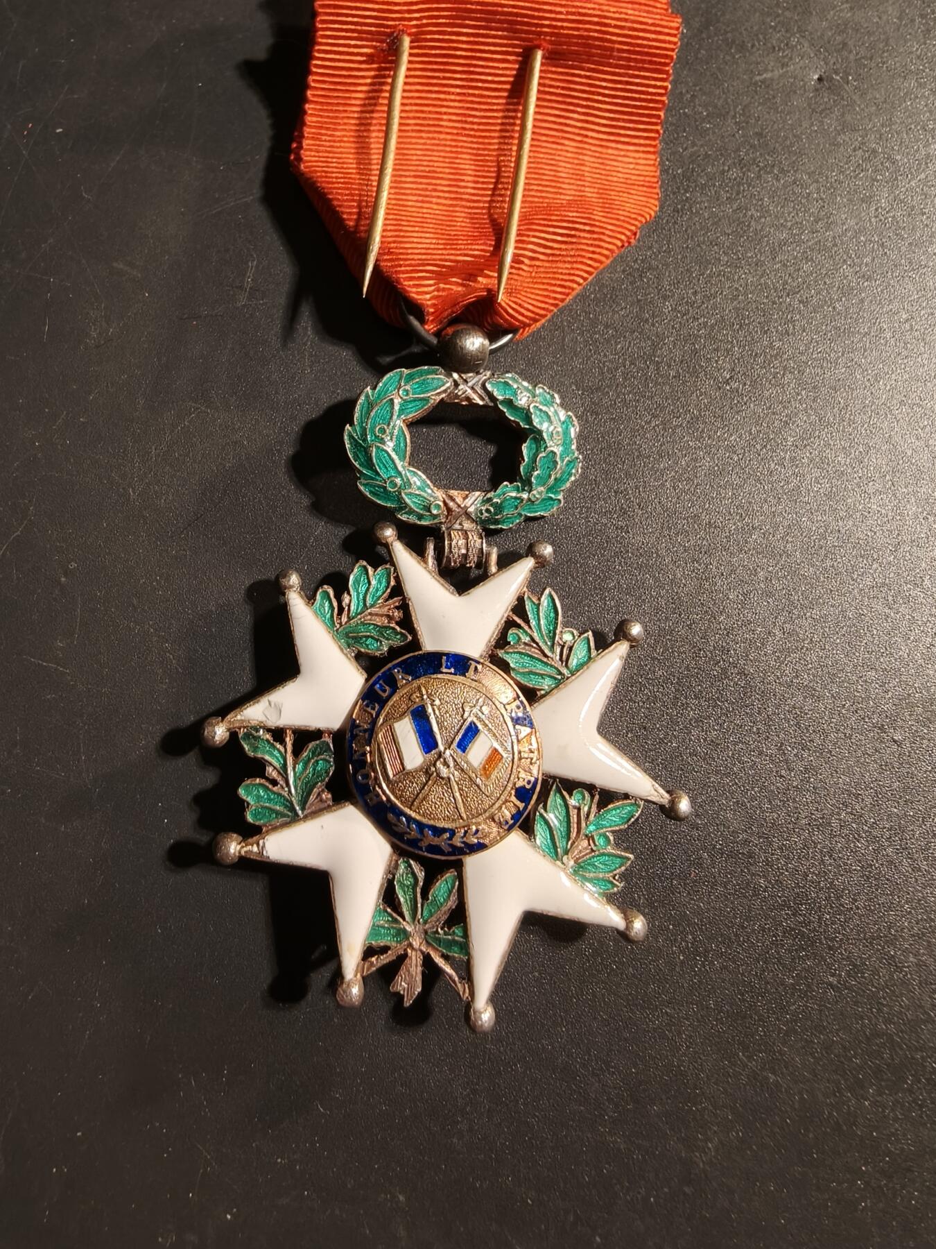 老王徽章第173期 法国骑士级荣誉军团勋章   原盒    银质珐琅     三共时期