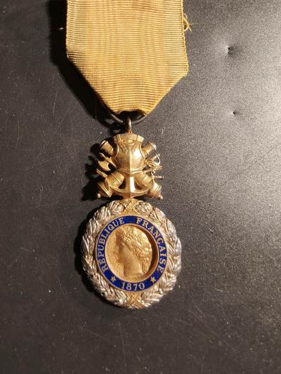 老王徽章第173期 - 法国军事奖章   三共时期    950银镀金珐琅     20.8g