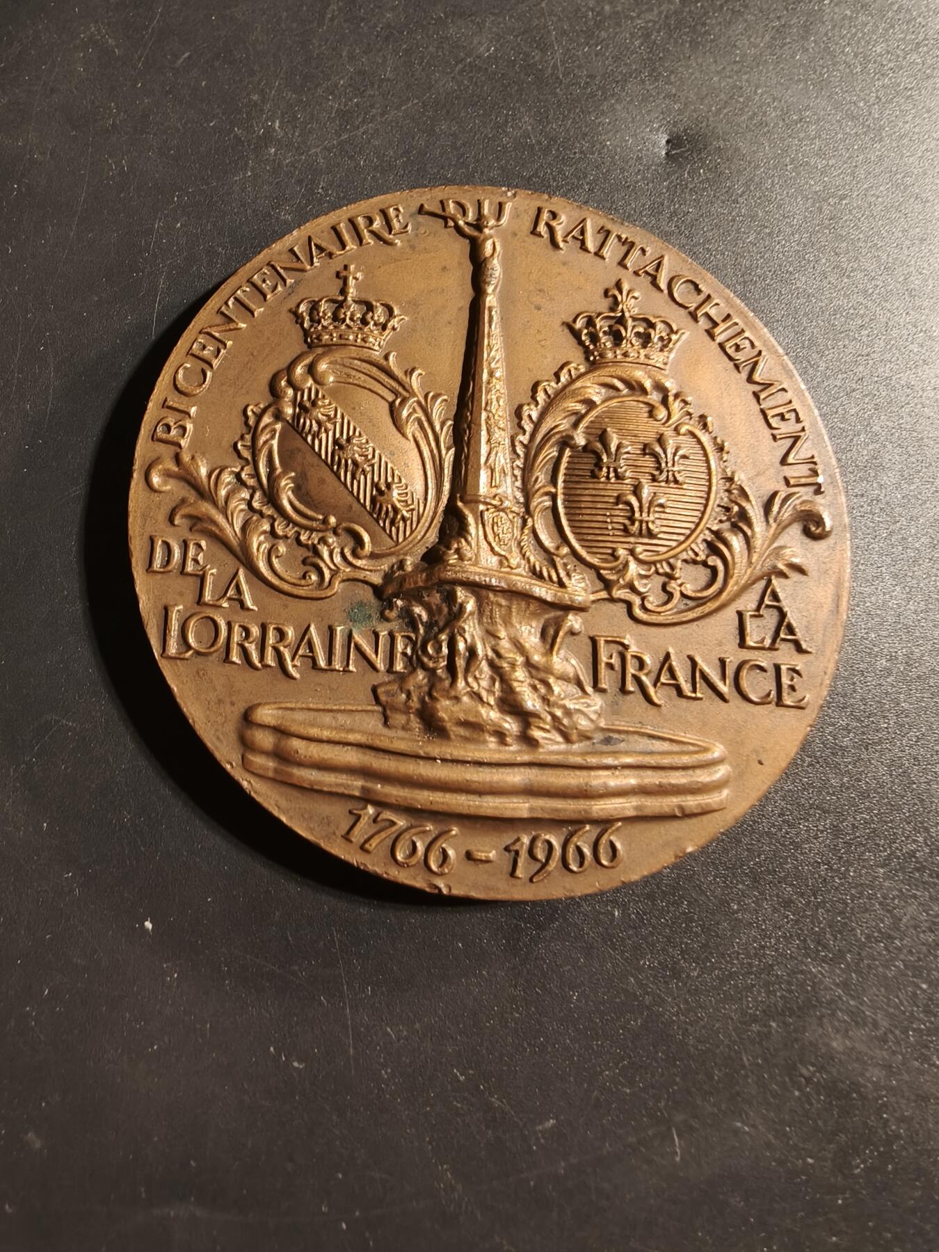 老王徽章第173期 洛林回归法国200周年大铜章     高浮雕    直径68mm    重量164.2g