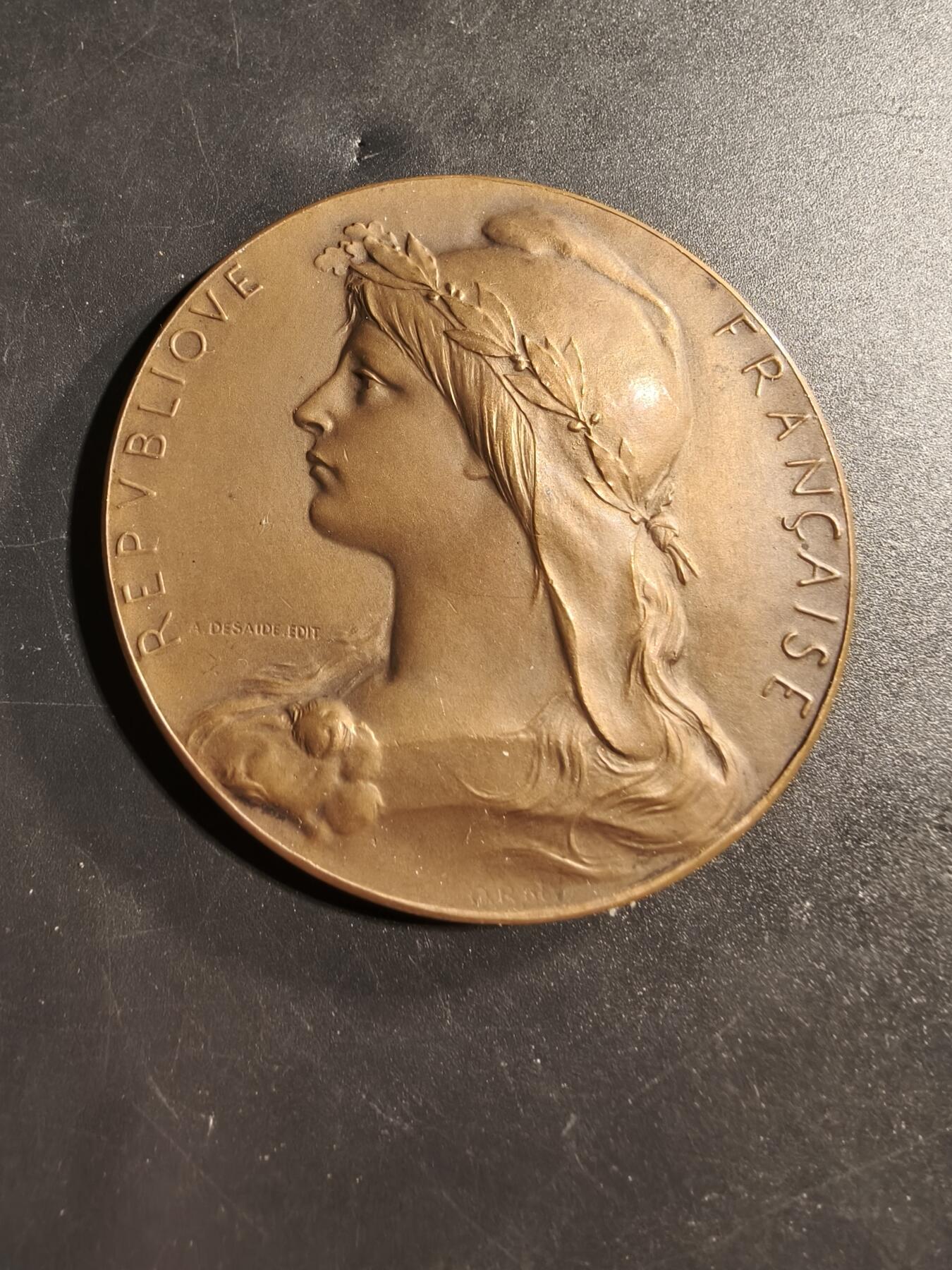 老王徽章第173期 法国塞纳省警察局大铜章    1925年颁发     自由帽玛丽安娜     直径59mm    重量92.5g