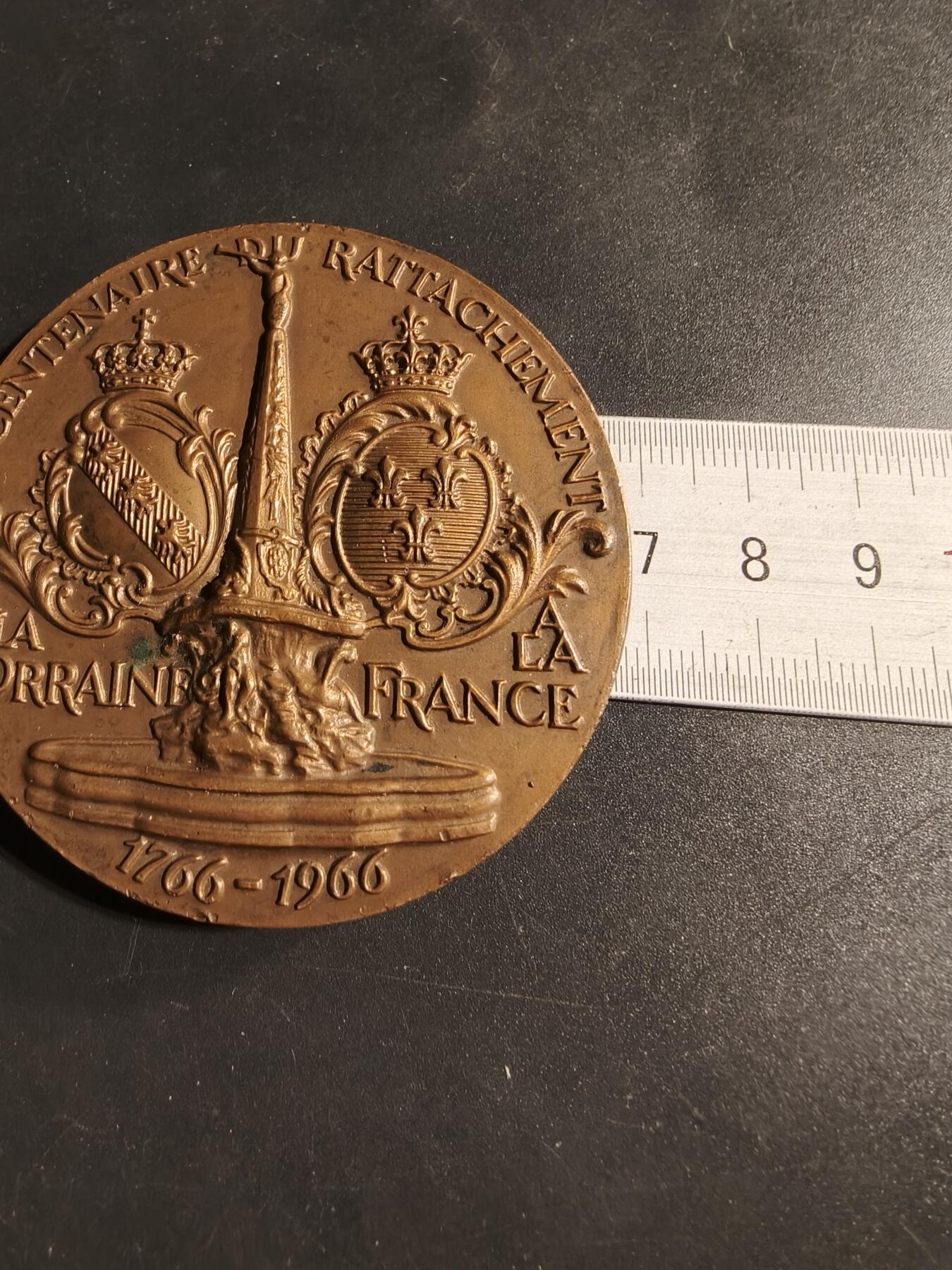 老王徽章第173期 洛林回归法国200周年大铜章     高浮雕    直径68mm    重量164.2g