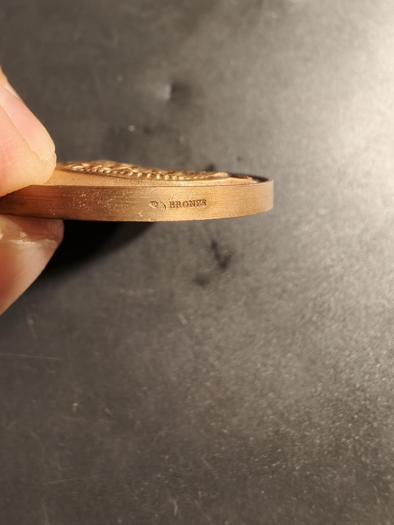 老王徽章第173期 法国兰斯工商会大铜章     直径41mm    重量40g