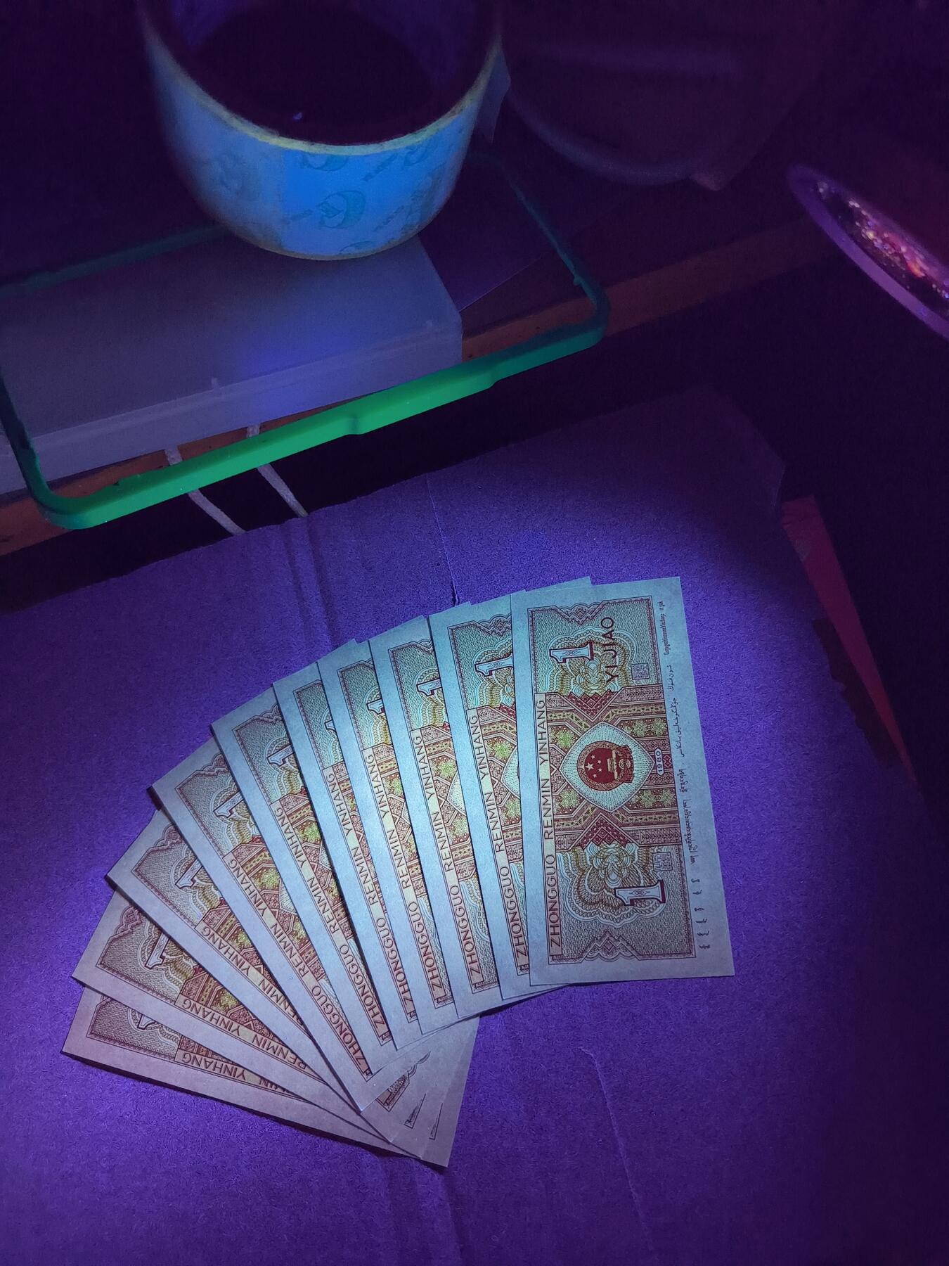 早期AM冠，正红背绿，标十