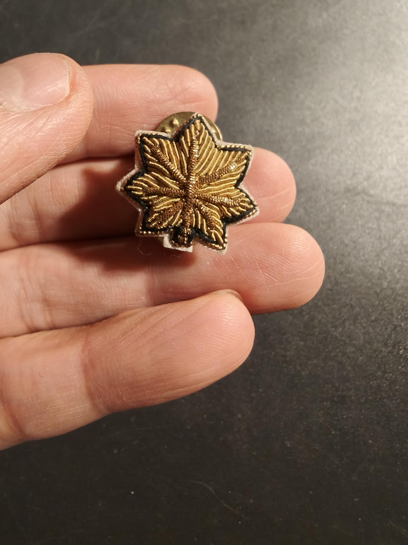 老王徽章第173期 美国陆军少校军衔领章   金属丝版本