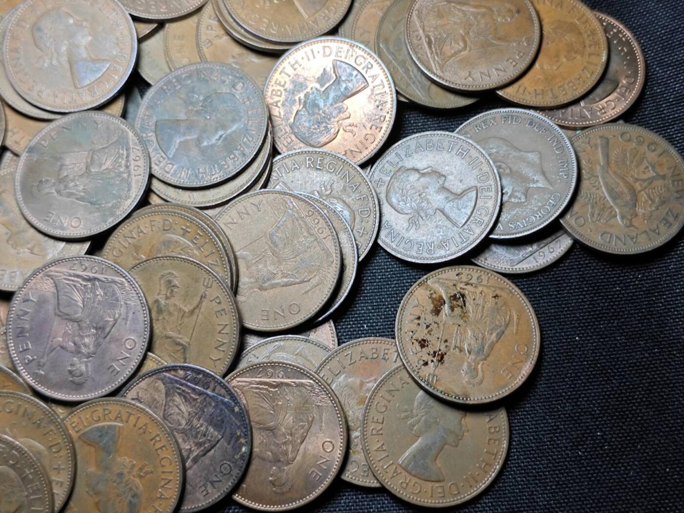 KK钱币收藏小铺 《套币 好品/批量散币专场》  2月预留时间 周末发货  英国1便士铜币一组117枚