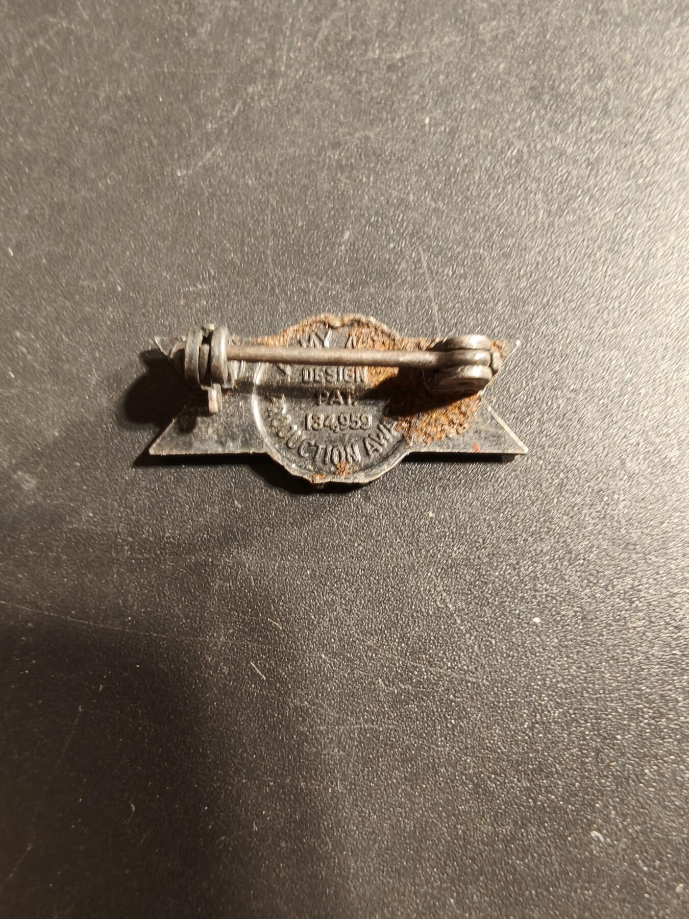 老王徽章第173期 美国二战优秀军事生产商技能章     二战时期横针版