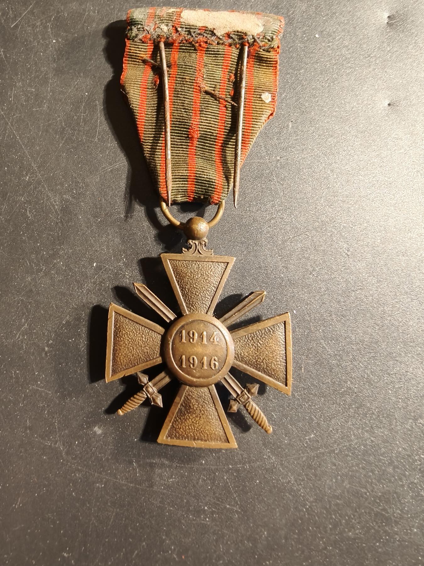 老王徽章第173期 法国1916版战争十字奖章   4铜星勋饰