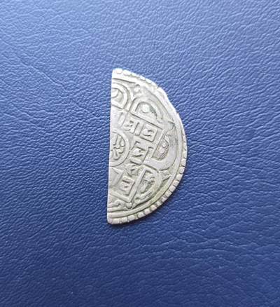 西秦中古拍卖第七十一期 - 早期尼泊尔王国沙阿银币，切割找零趣味币，重2.88克