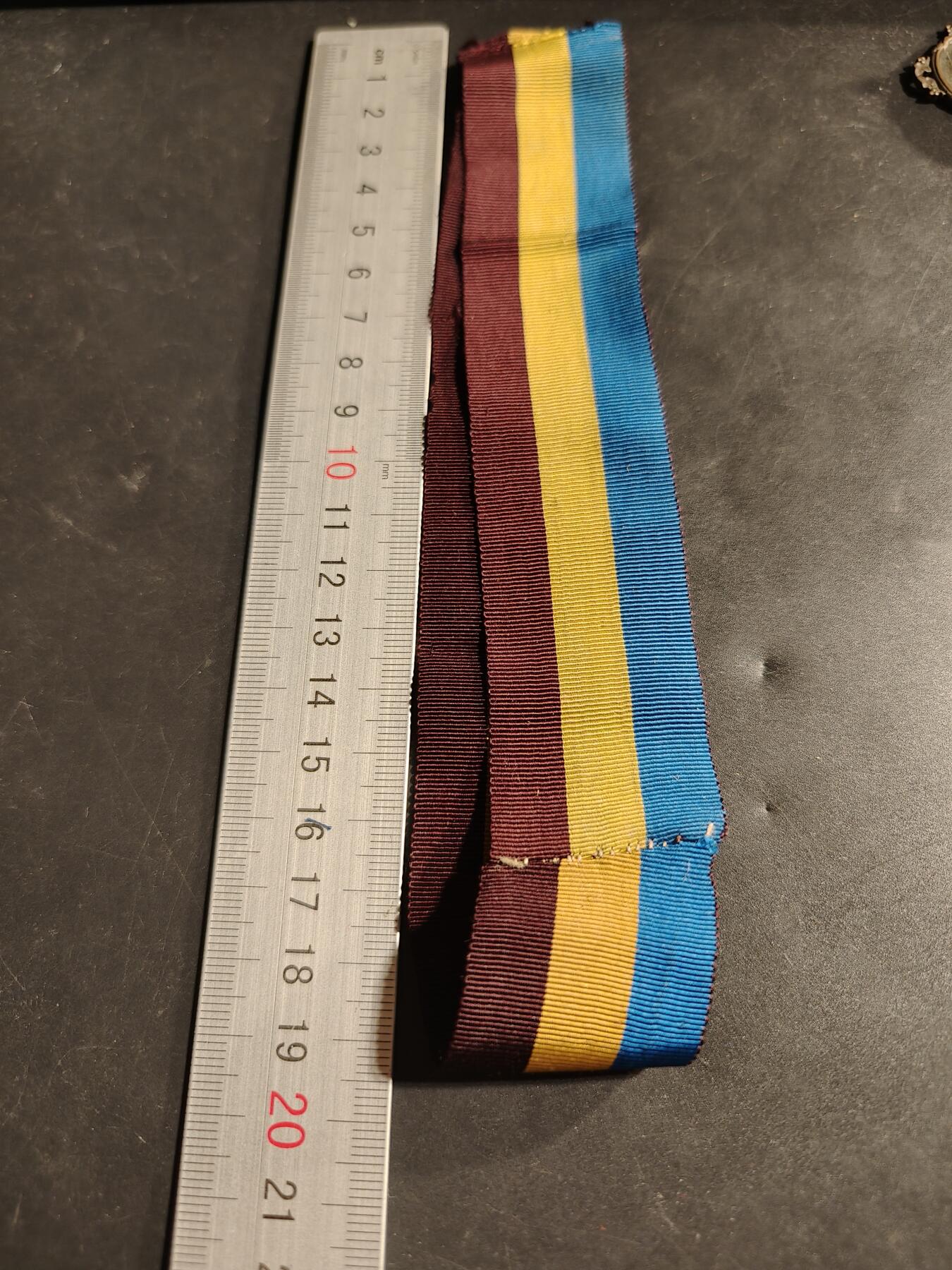 老王徽章第173期 三色绶带一条     38cm