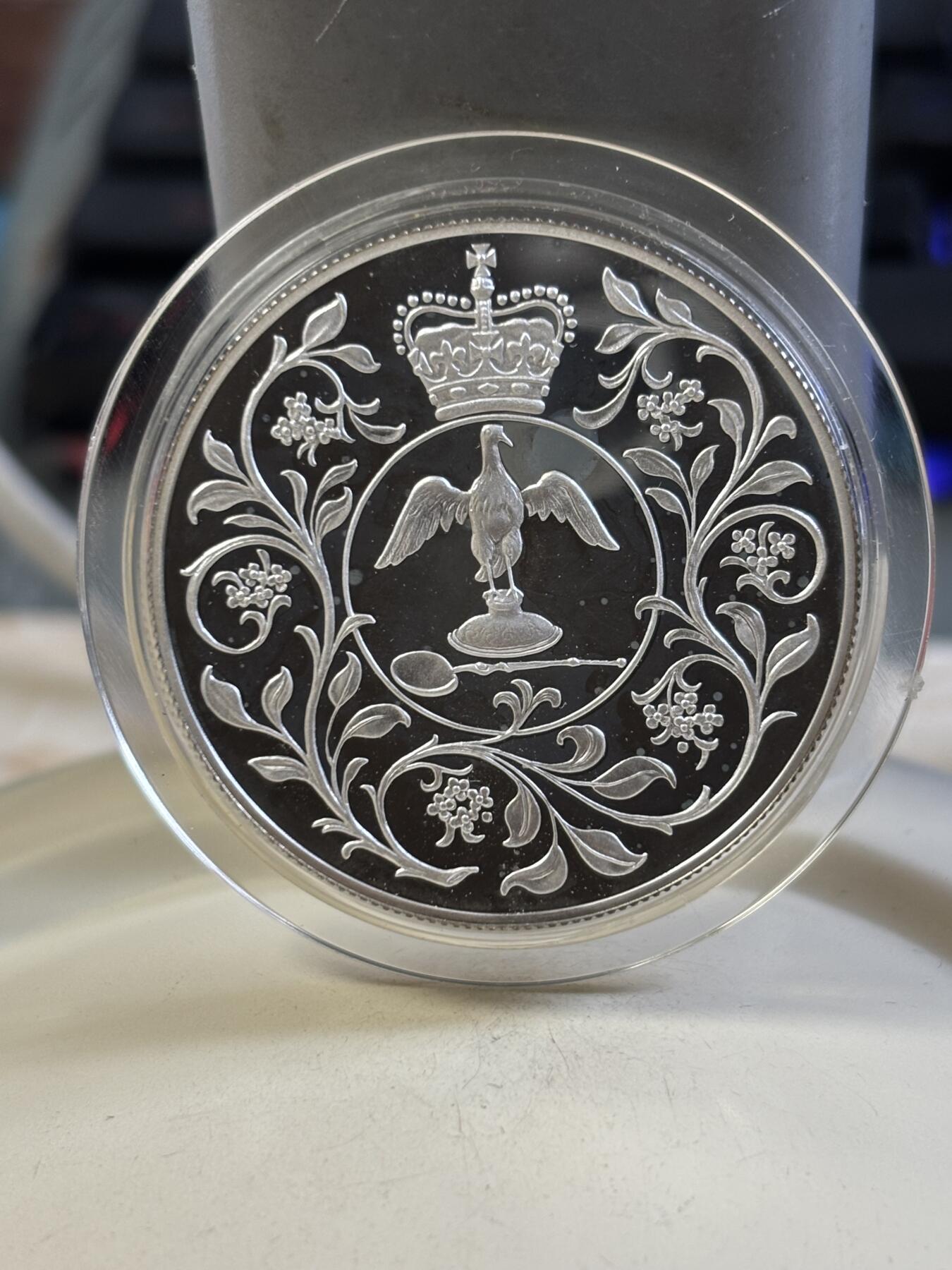 第186期拍卖 英国1977年伊丽莎白二世登基25周年精制28.28克纪念银币自然氧化【银价468】