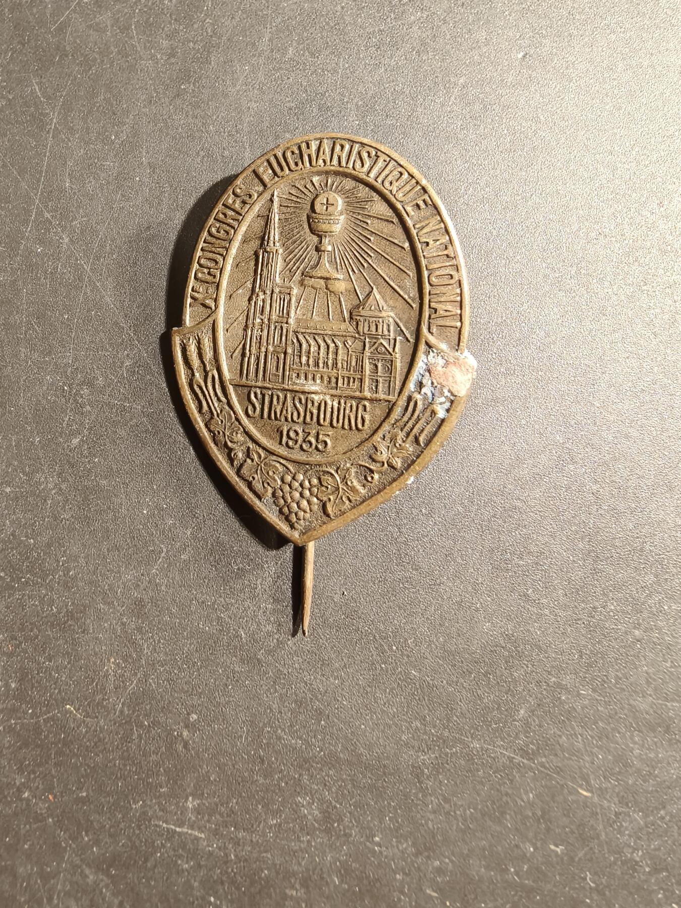 老王徽章第173期 法国天主教会1935年斯特拉斯堡全国圣体大会针插