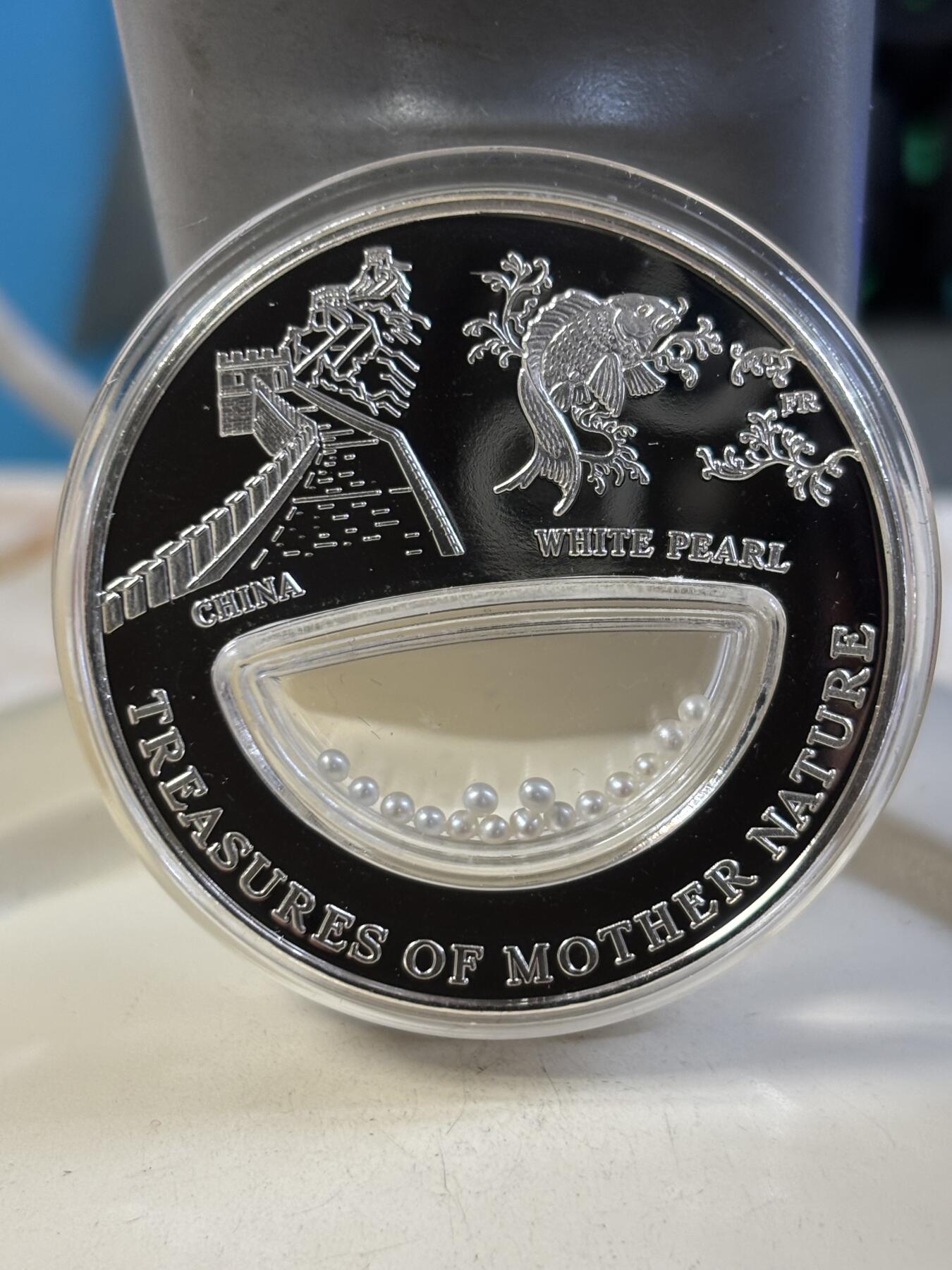 第186期拍卖 斐济2012年自然宝藏系列中空镶嵌中国白珍珠银币，999银，20克，发行999枚