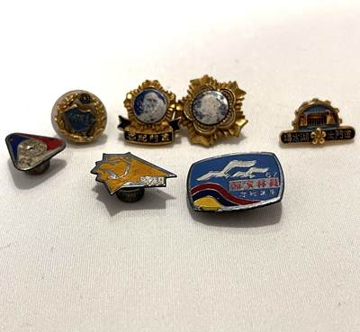 韵星假日拍卖第三十四期 -- Rimey Holidays Auction 34 - 蒋公像章、金门水库、党徽等徽章一组七枚